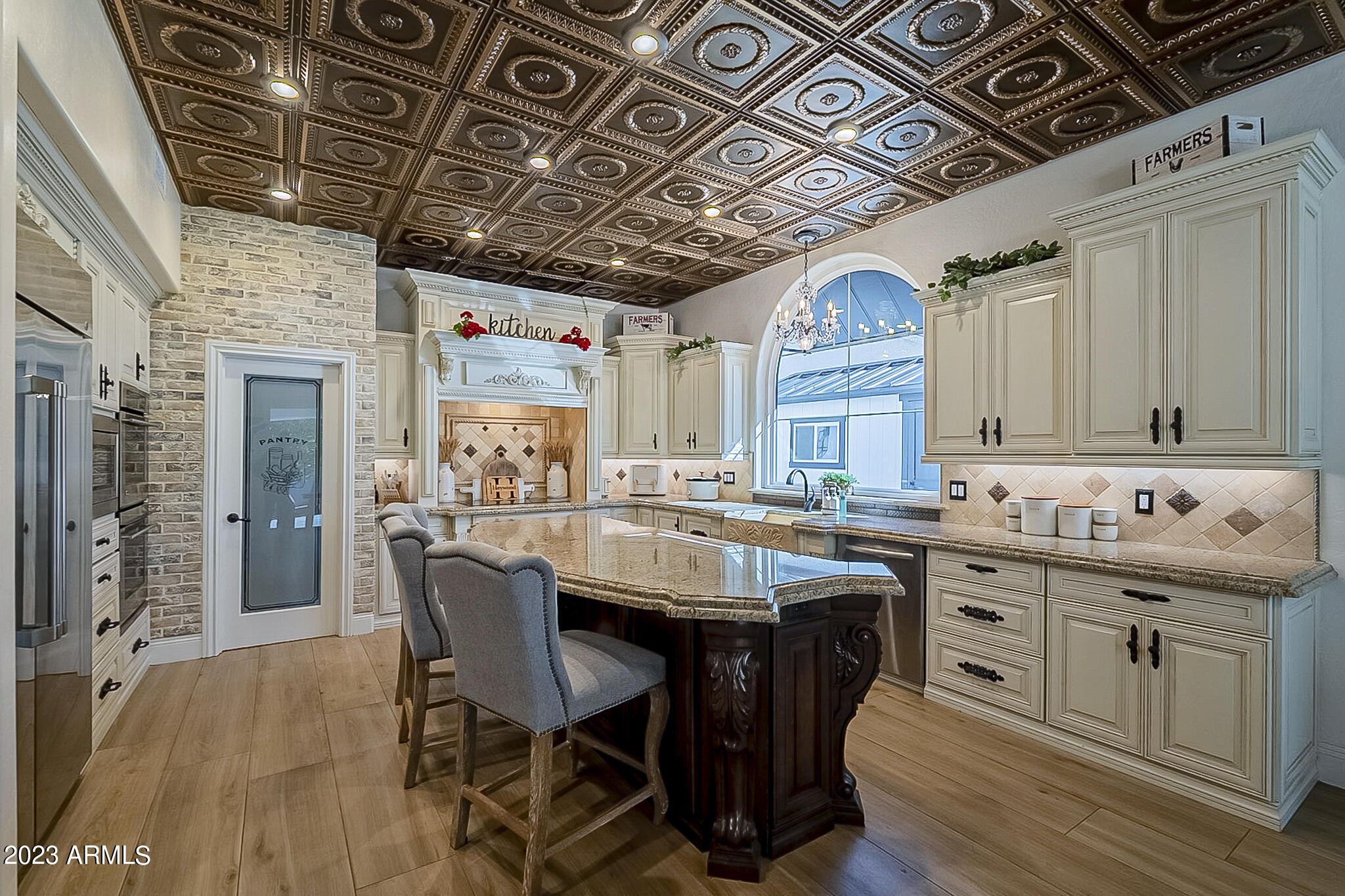3227 E ENCANTO Street
