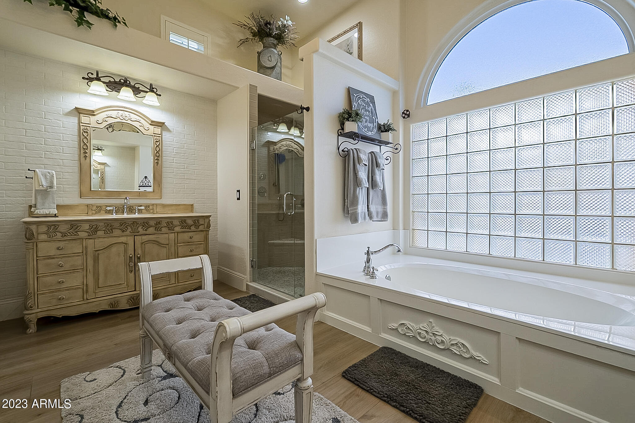 3227 E ENCANTO Street