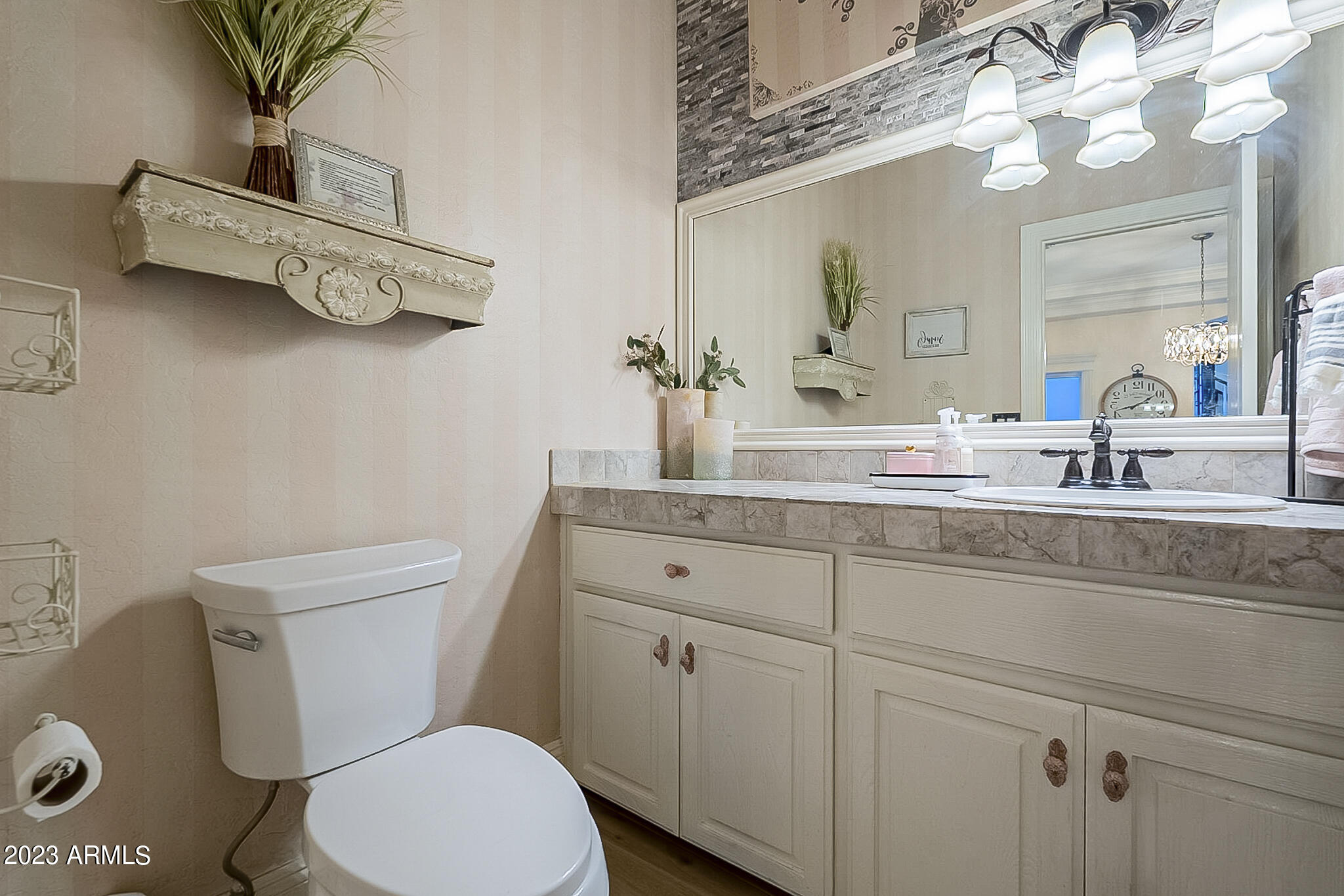 3227 E ENCANTO Street