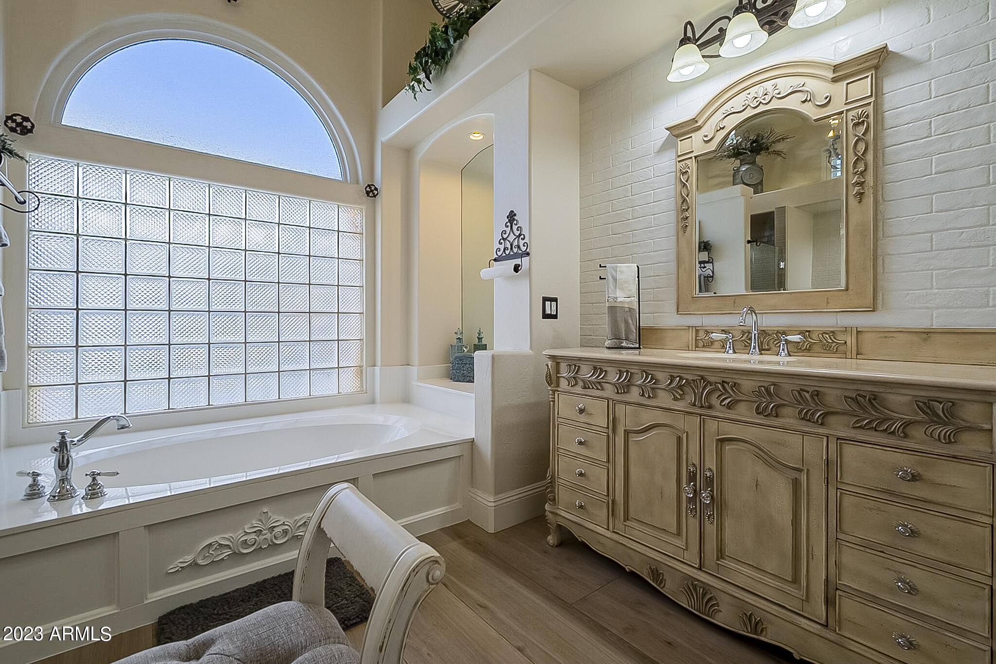 3227 E ENCANTO Street