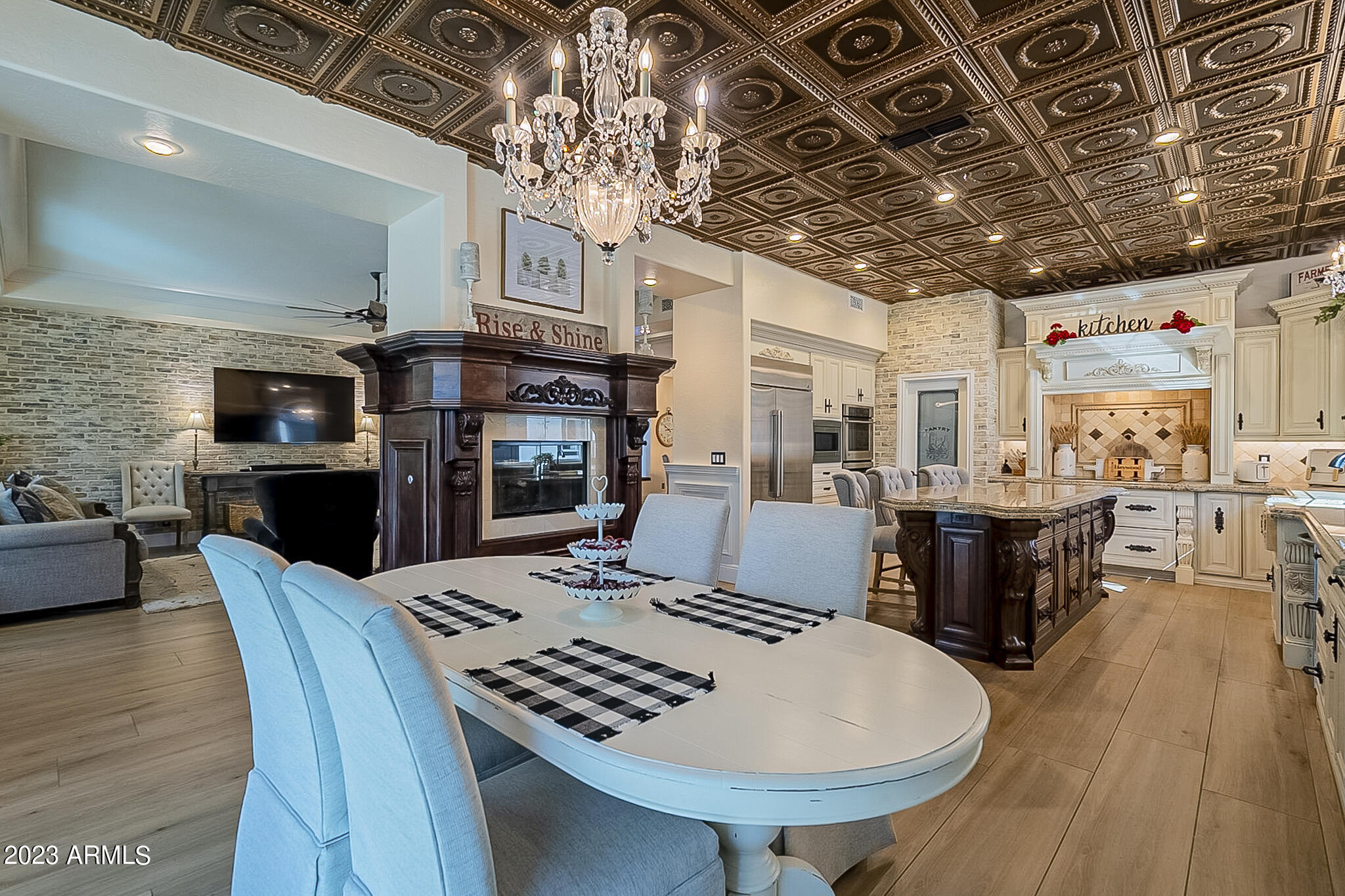3227 E ENCANTO Street
