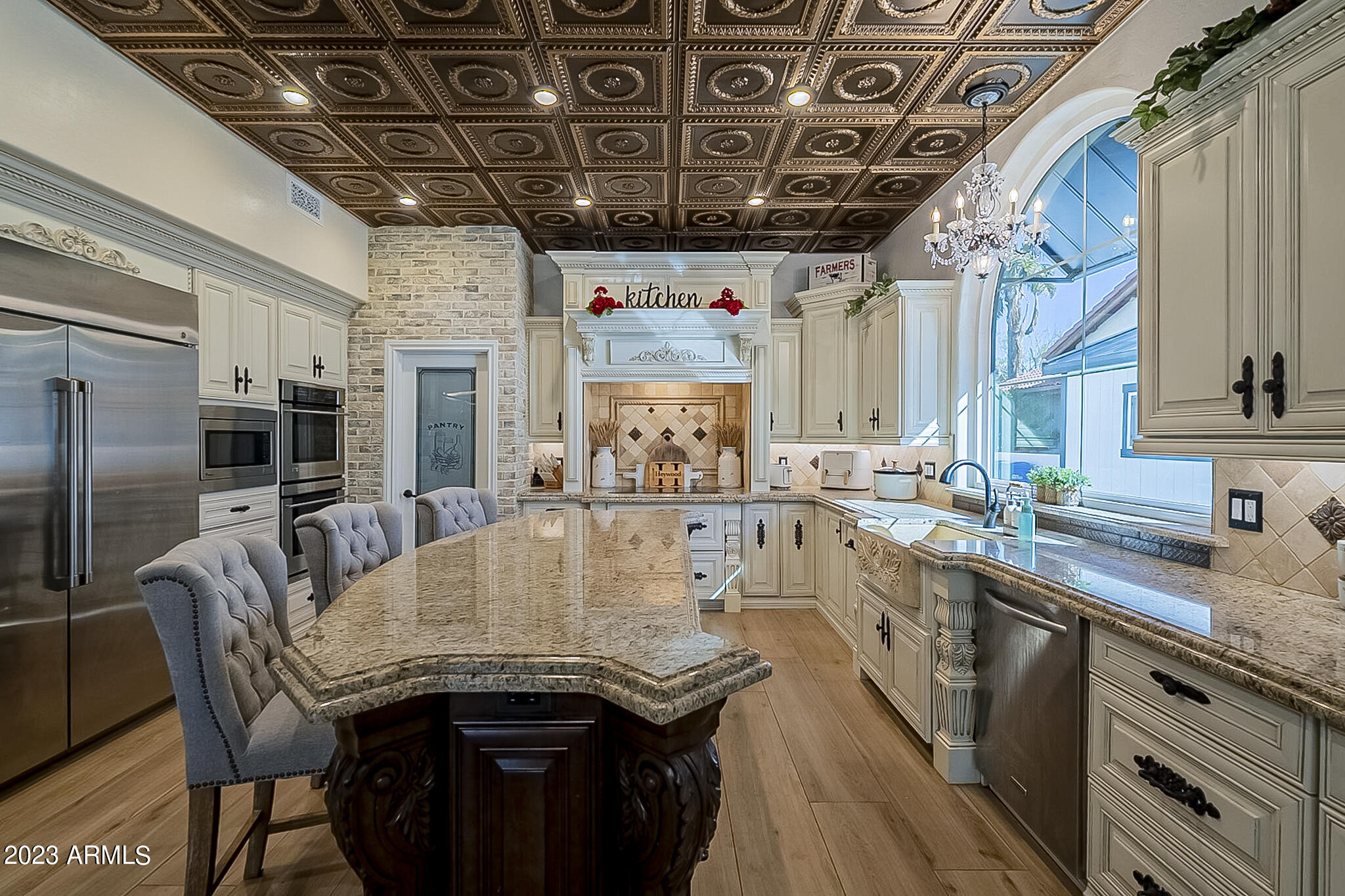 3227 E ENCANTO Street