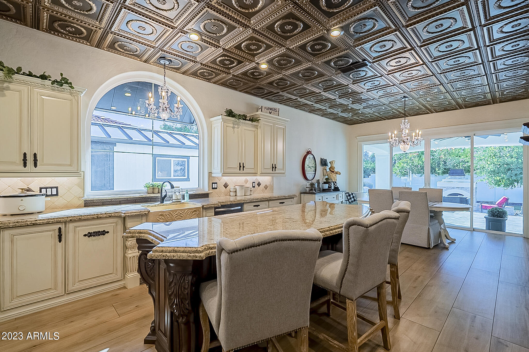 3227 E ENCANTO Street