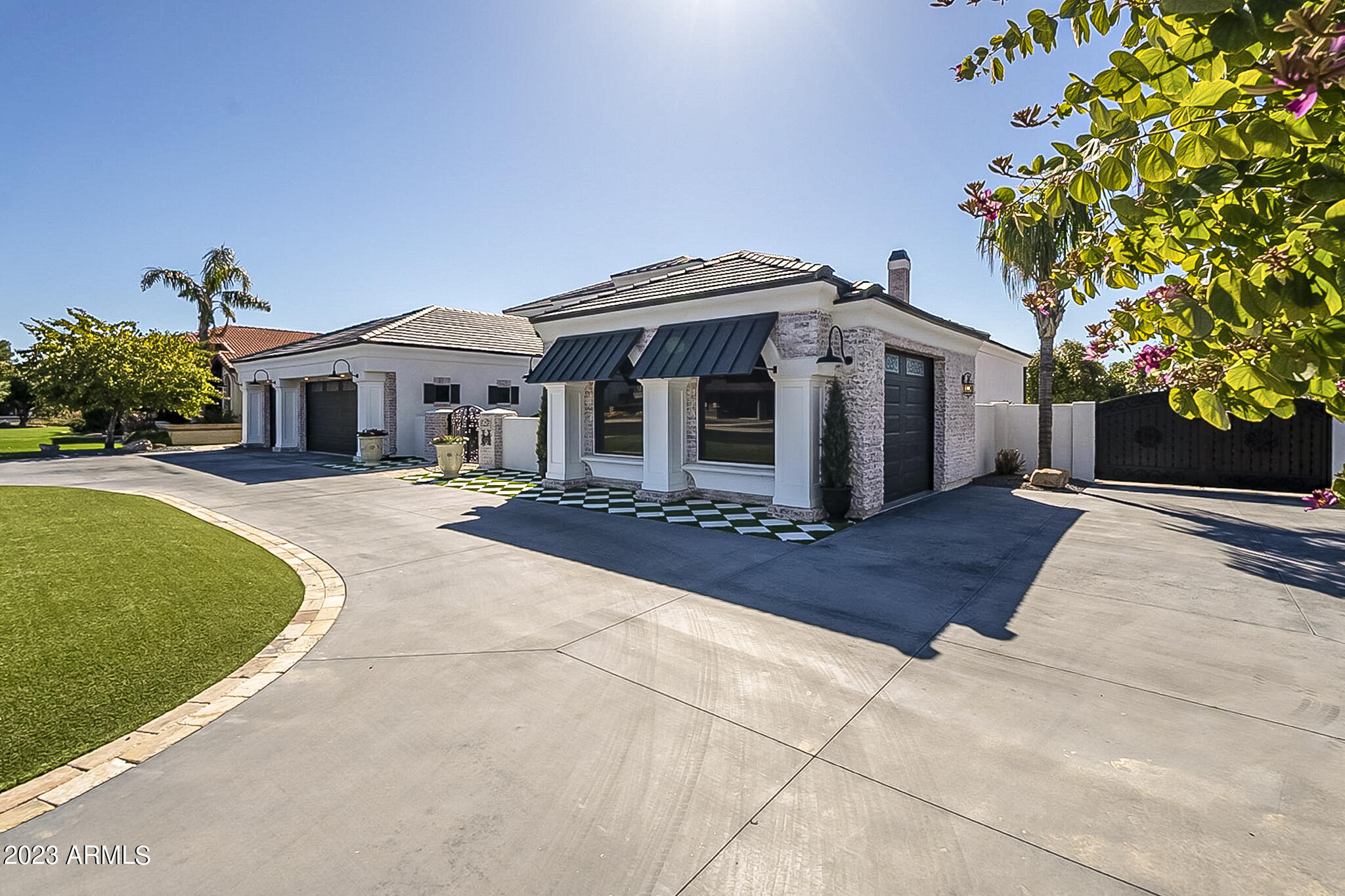 3227 E ENCANTO Street