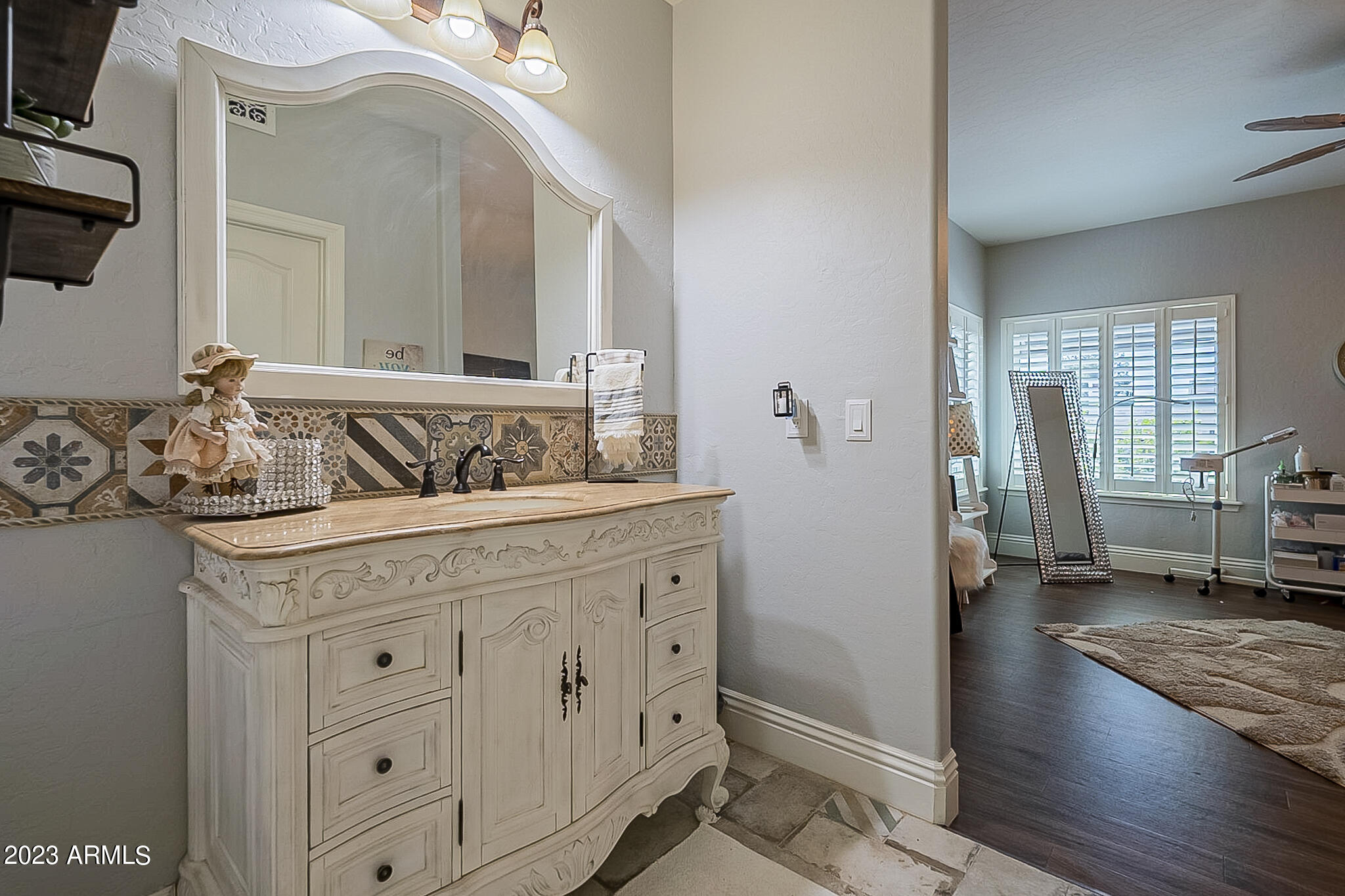 3227 E ENCANTO Street