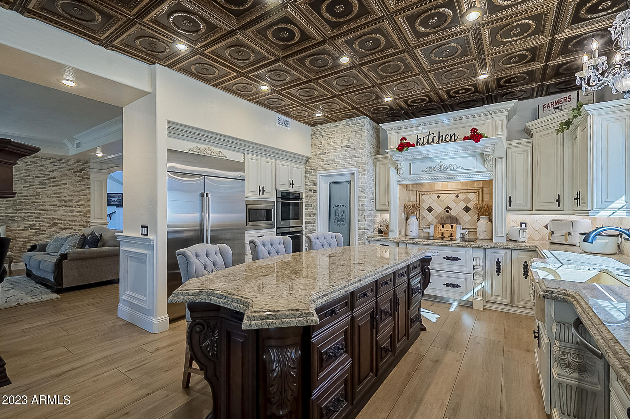 3227 E ENCANTO Street