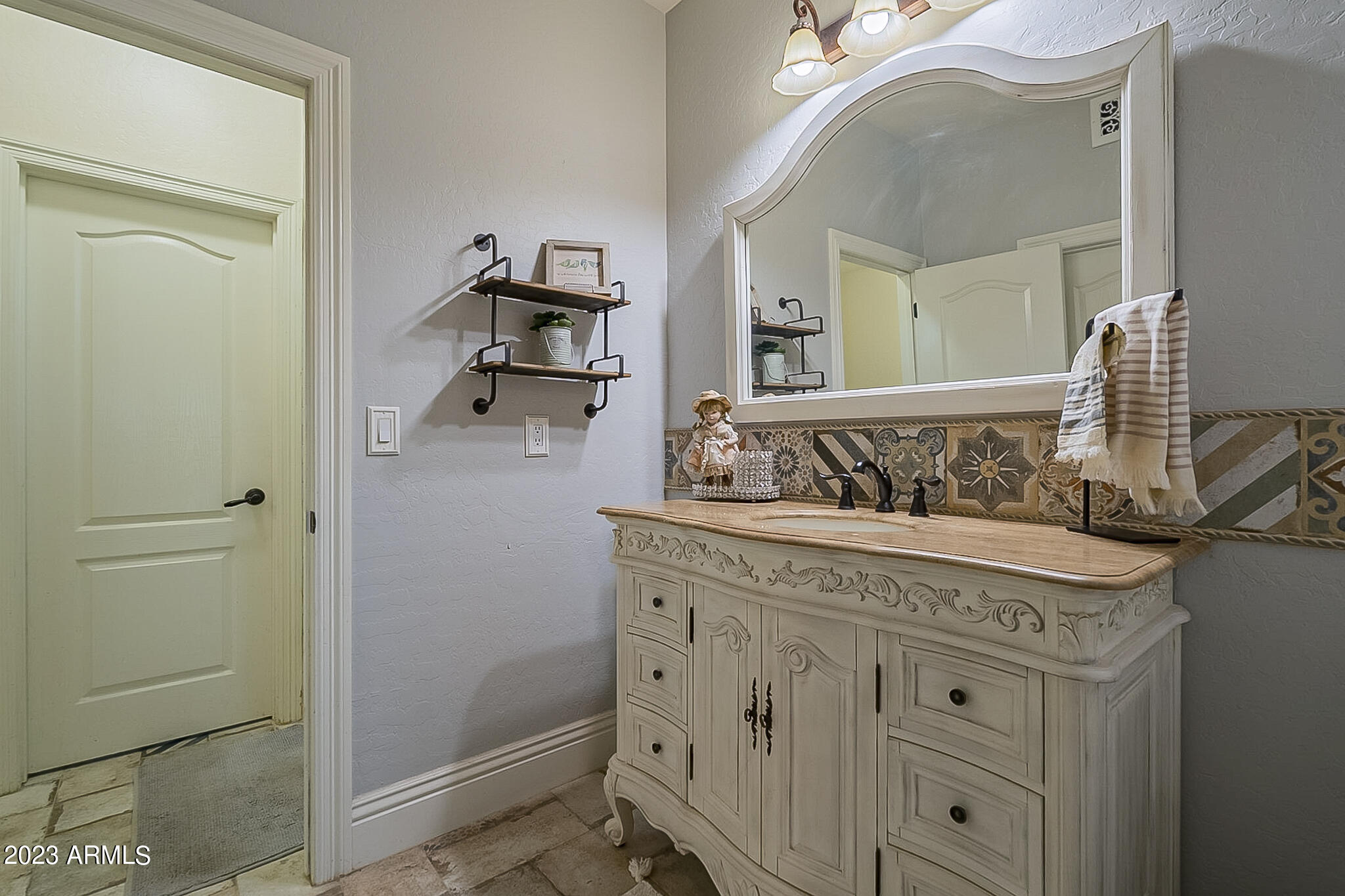 3227 E ENCANTO Street