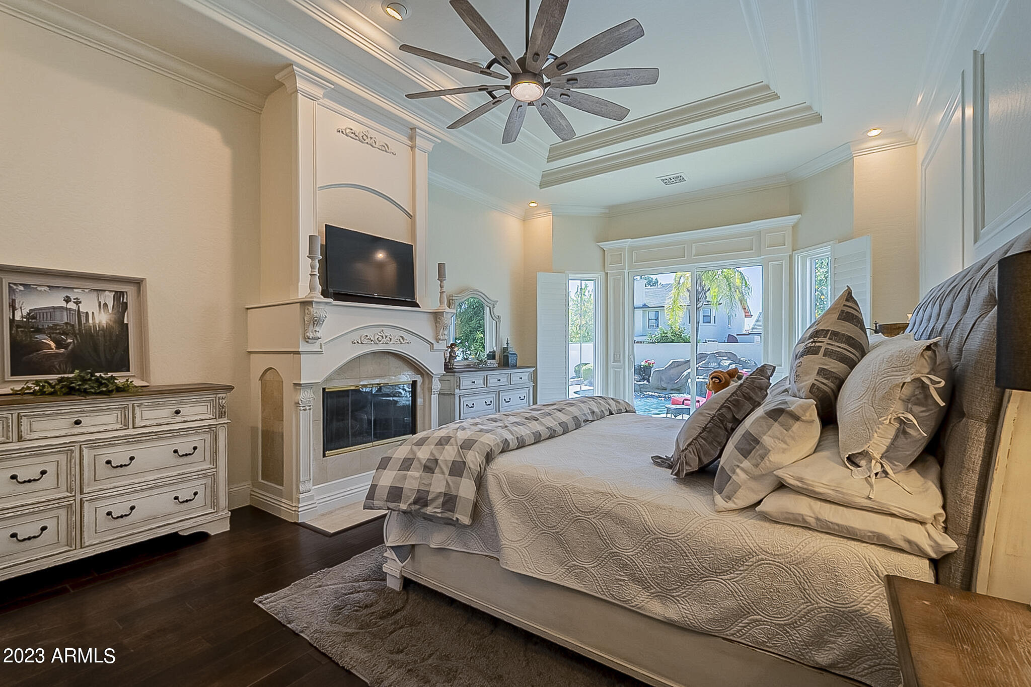 3227 E ENCANTO Street