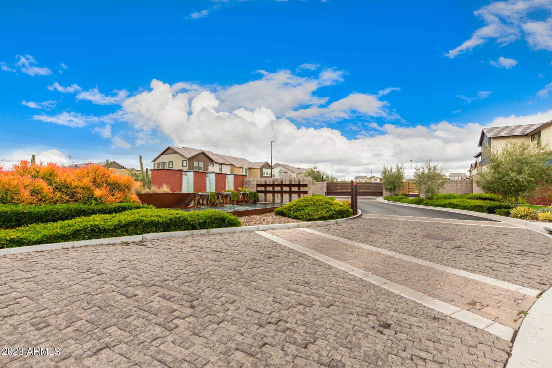 758 W WINCHESTER Drive