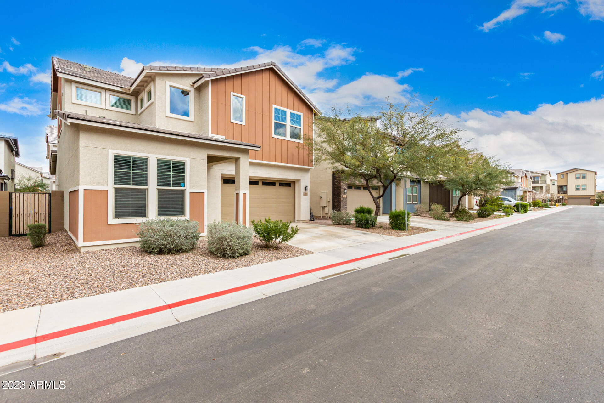 758 W WINCHESTER Drive