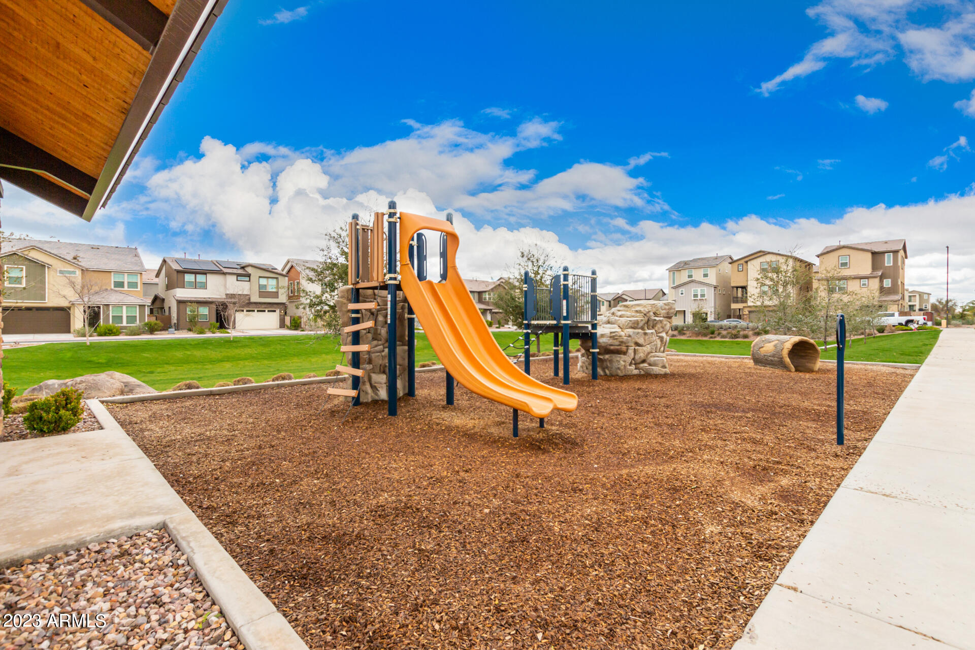 758 W WINCHESTER Drive