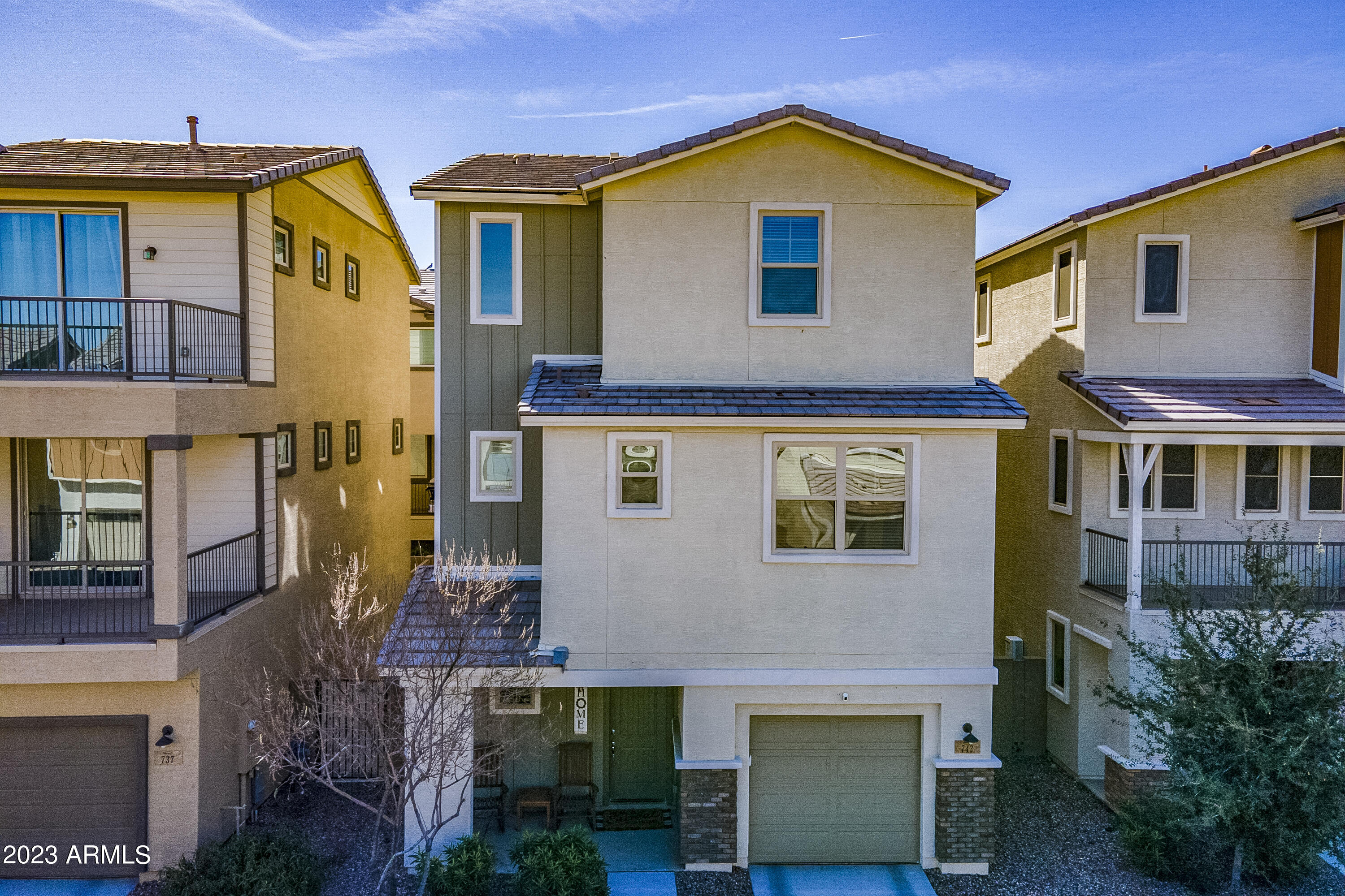 743 W WINCHESTER Drive