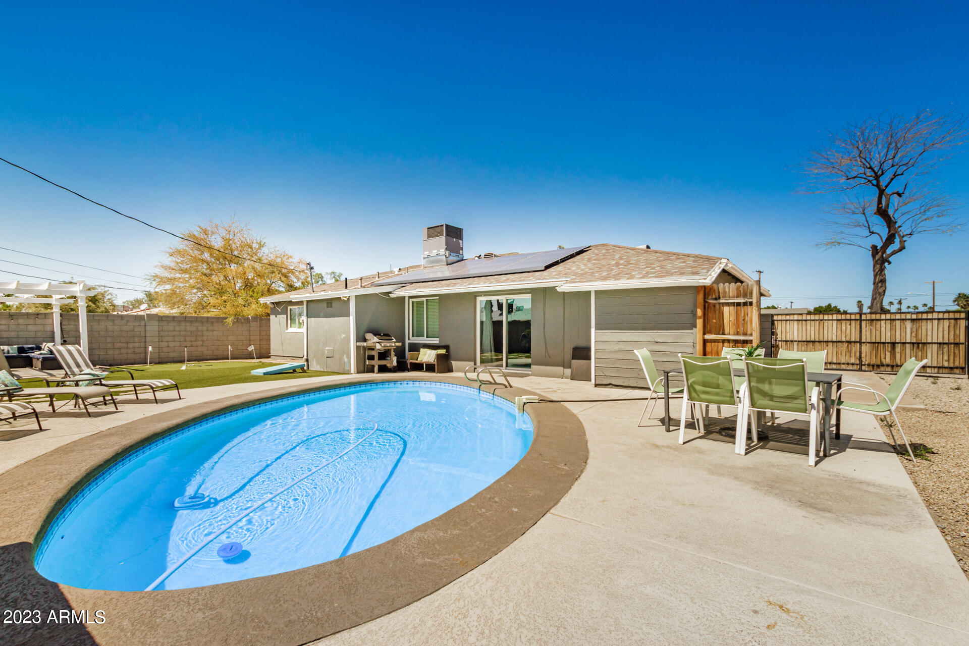 1303 W 10TH Street