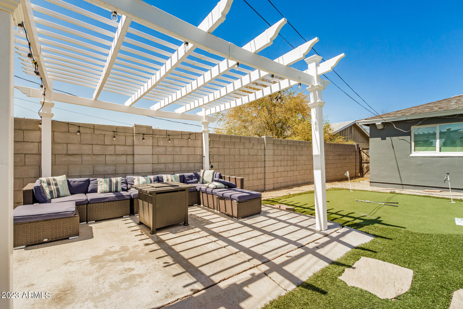 1303 W 10TH Street
