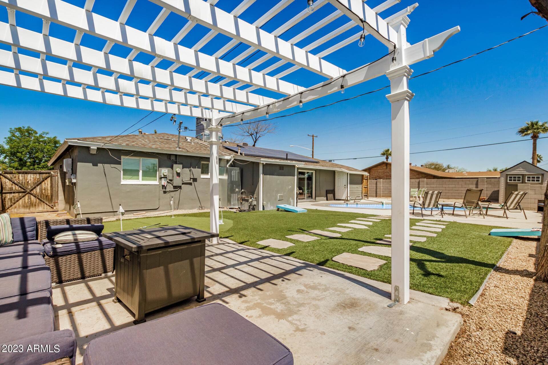 1303 W 10TH Street