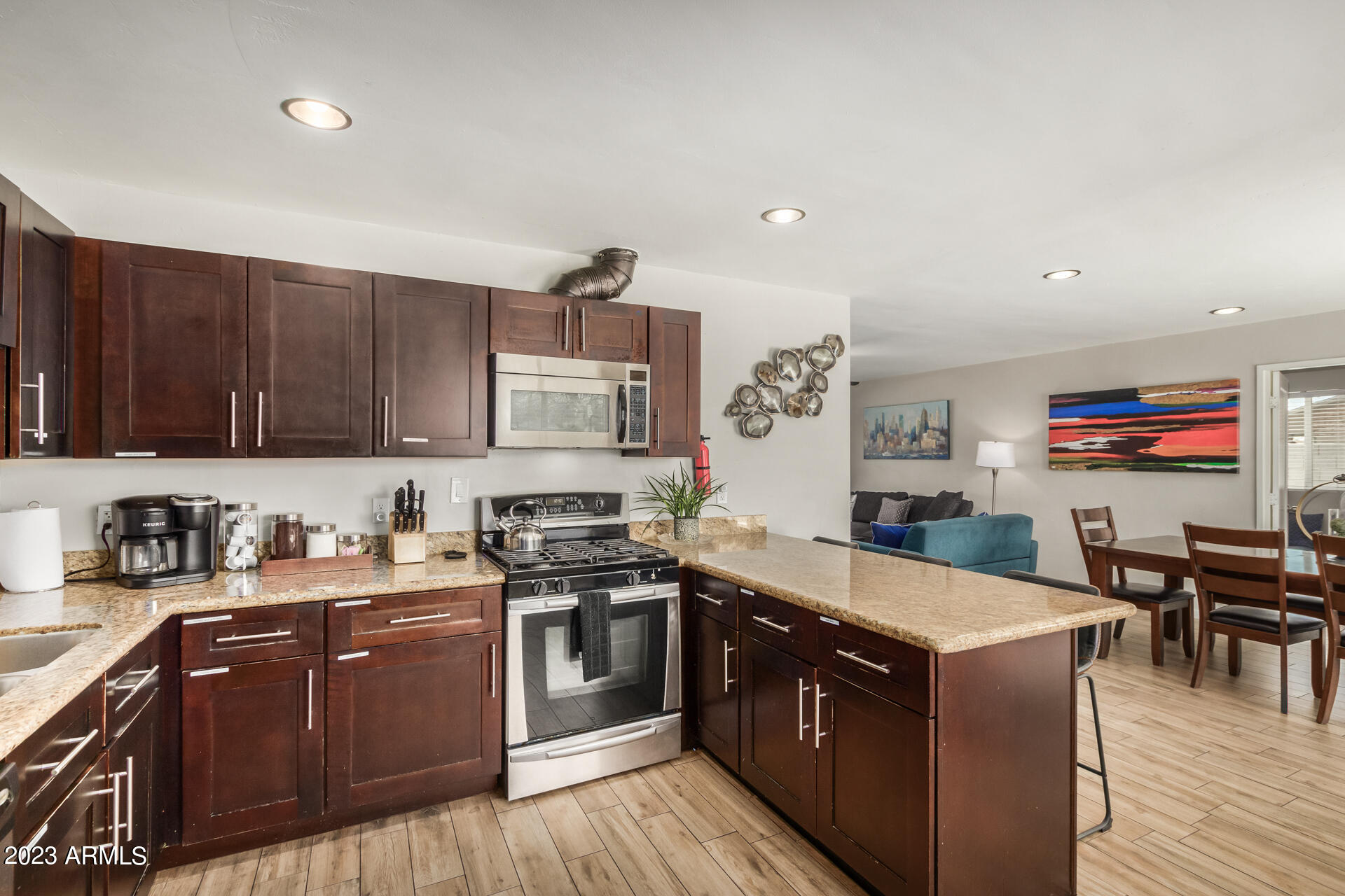 1303 W 10TH Street