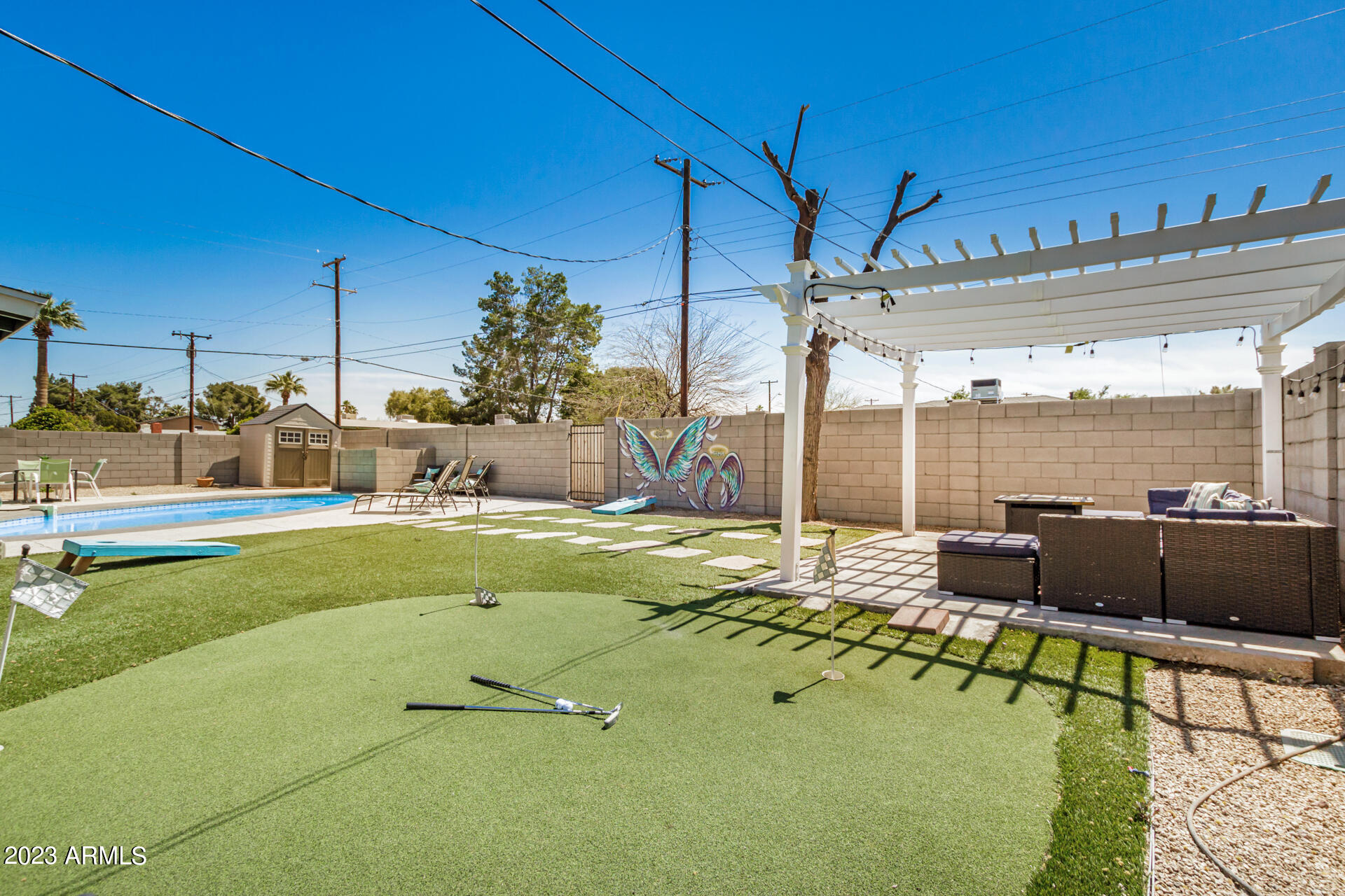 1303 W 10TH Street