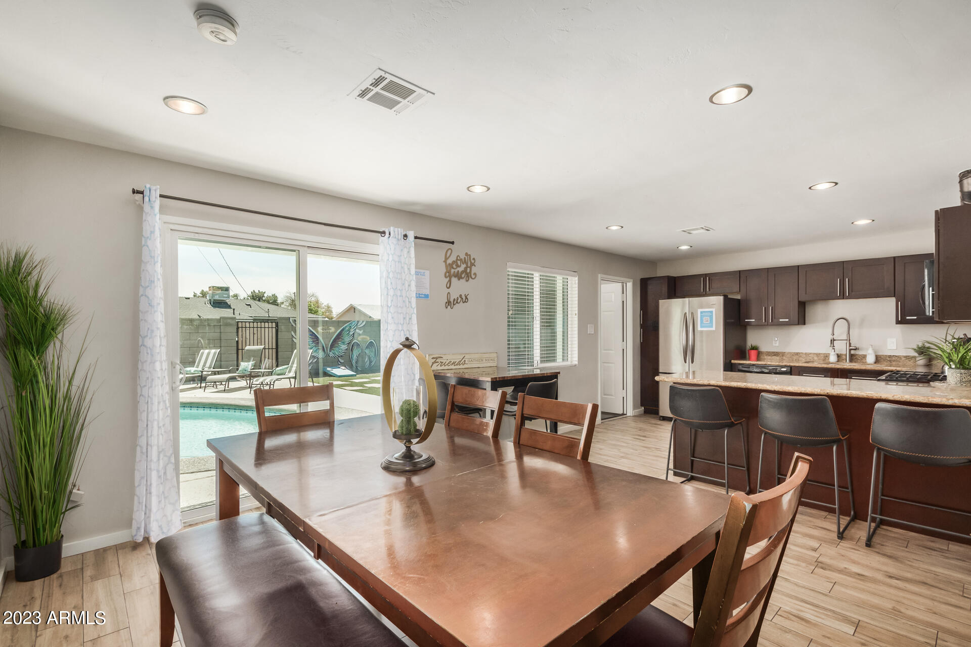 1303 W 10TH Street