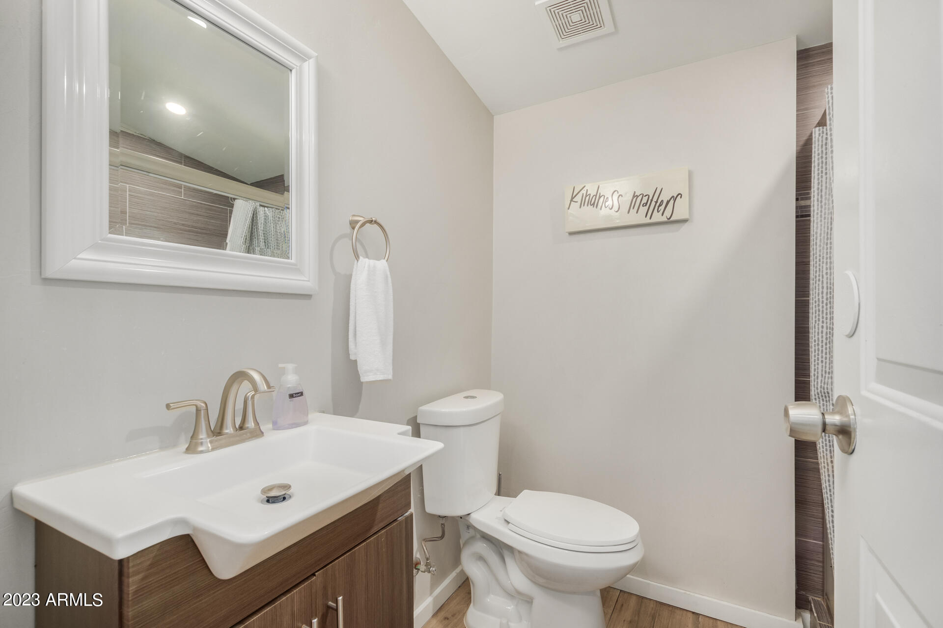 1303 W 10TH Street