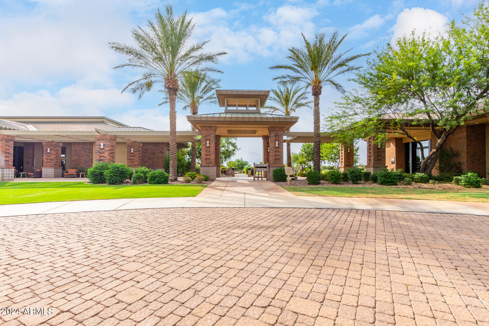 2734 W Adventure Drive