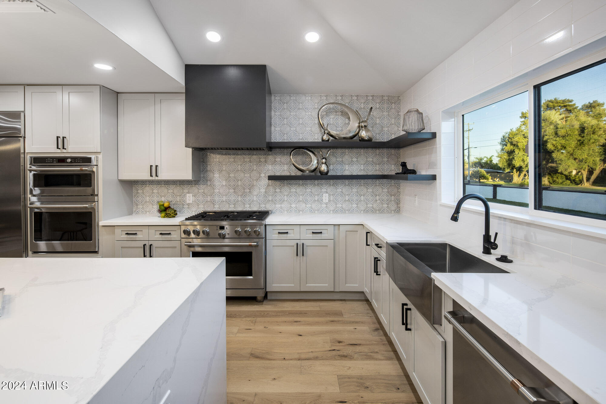 808 W BUTLER Drive