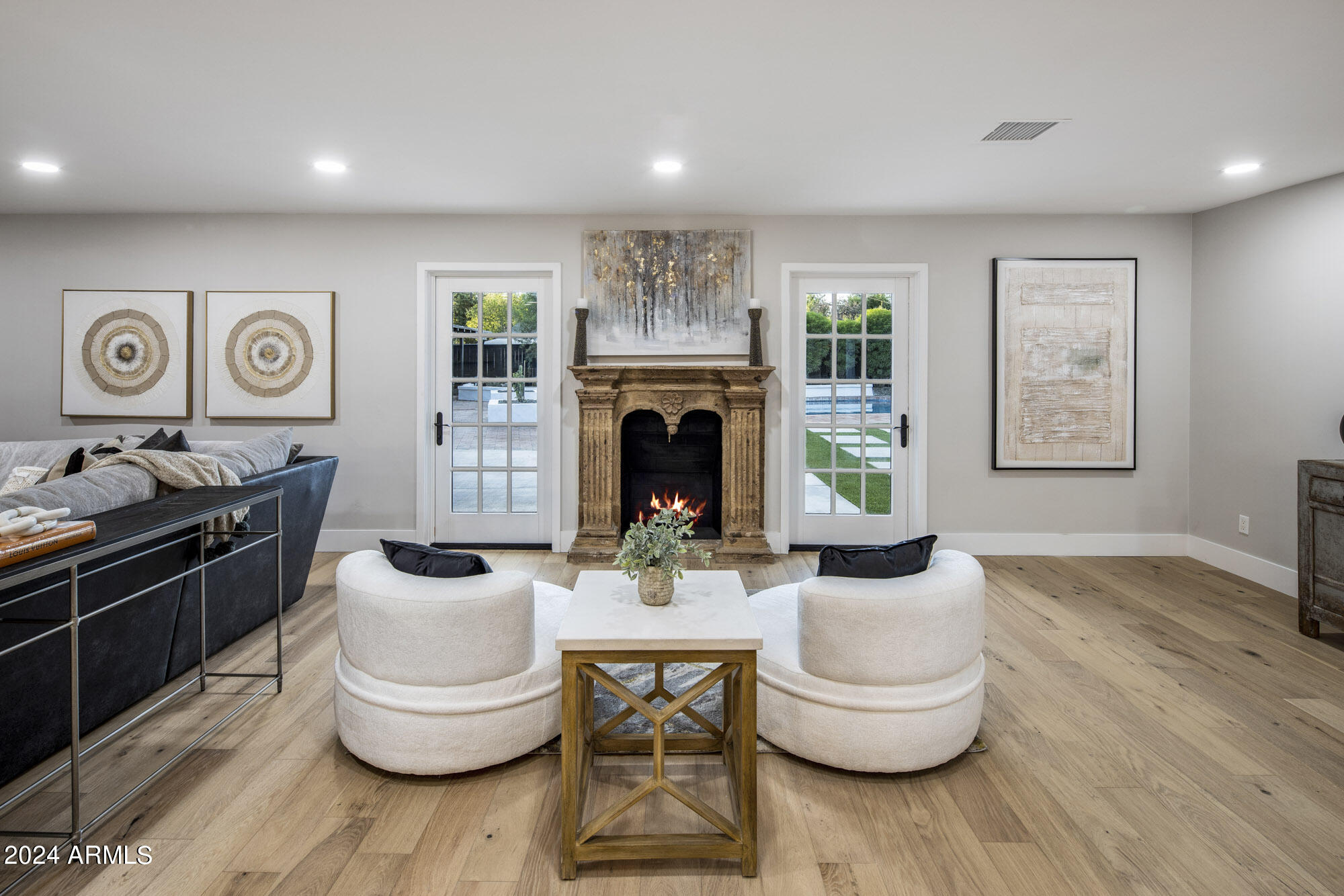 808 W BUTLER Drive