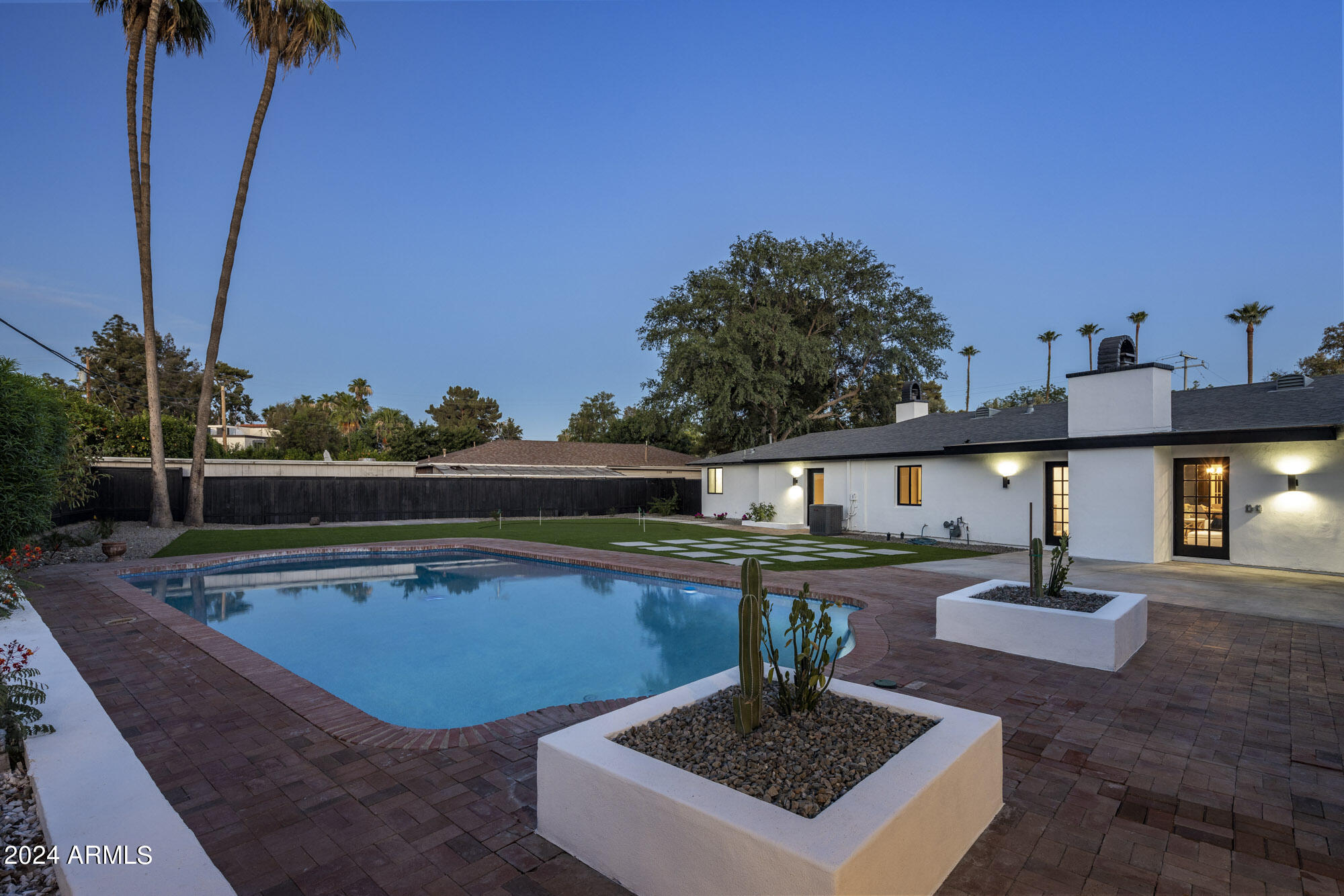 808 W BUTLER Drive
