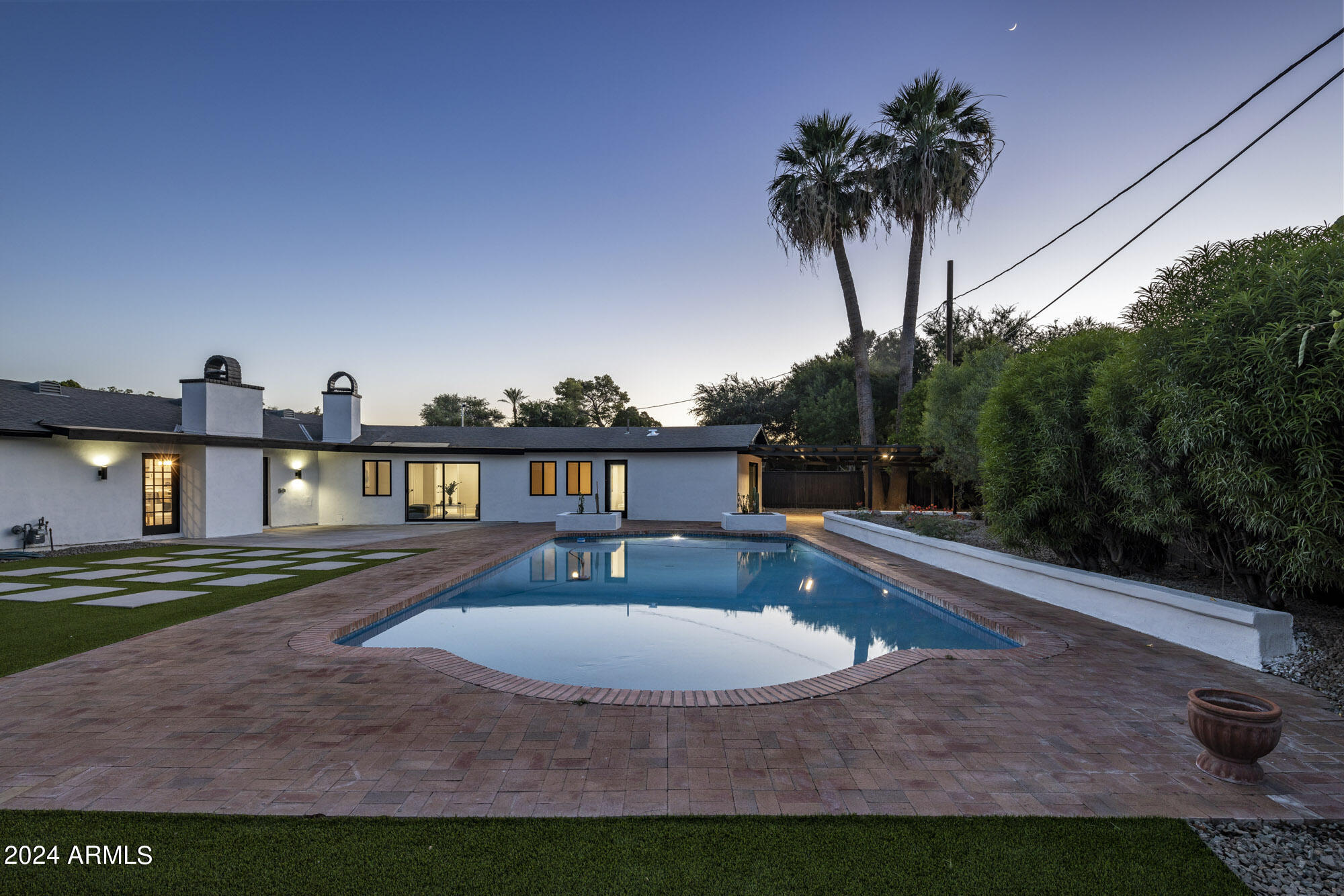 808 W BUTLER Drive