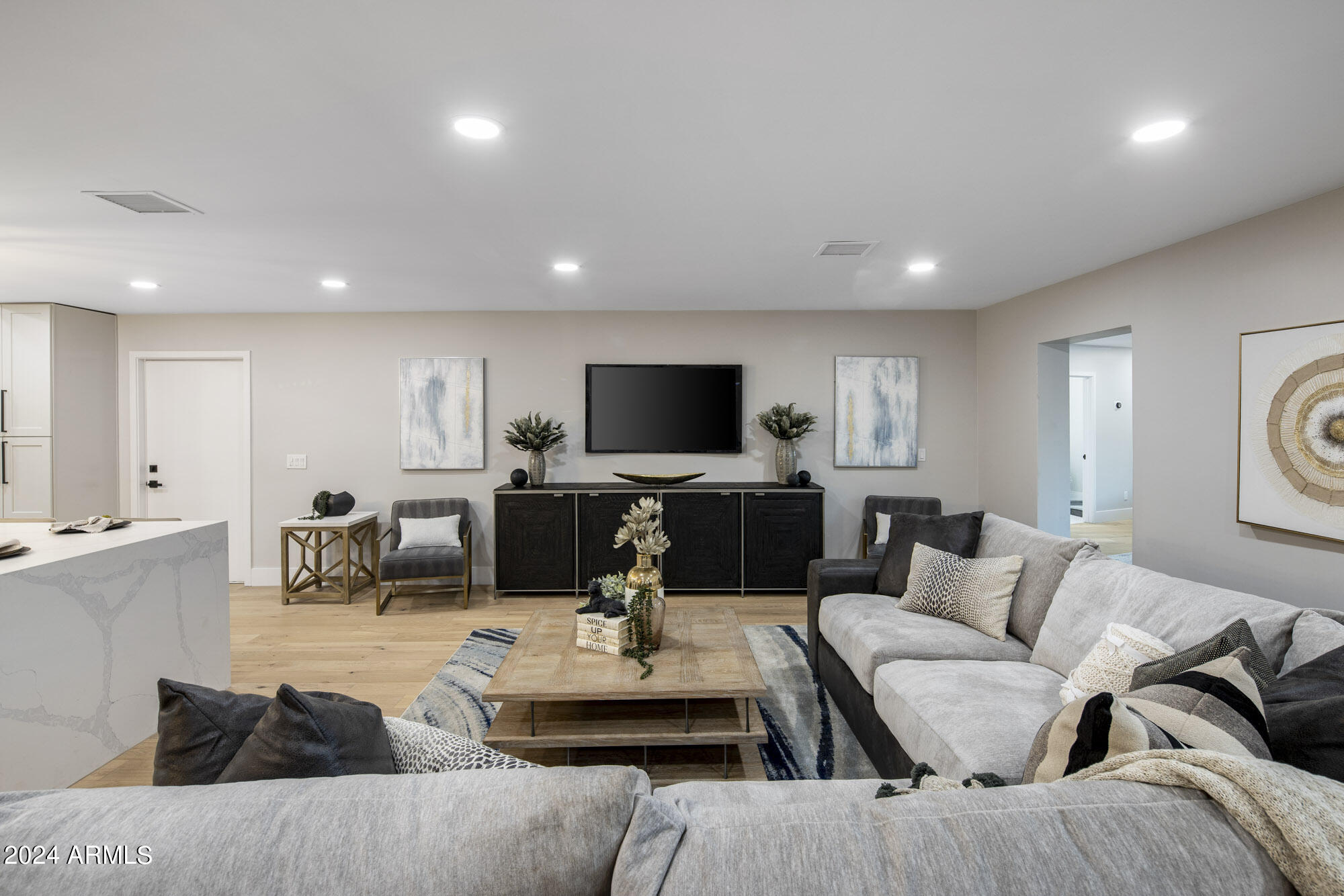 808 W BUTLER Drive