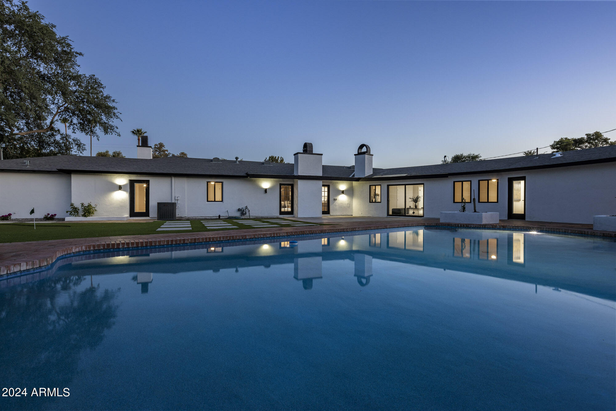 808 W BUTLER Drive