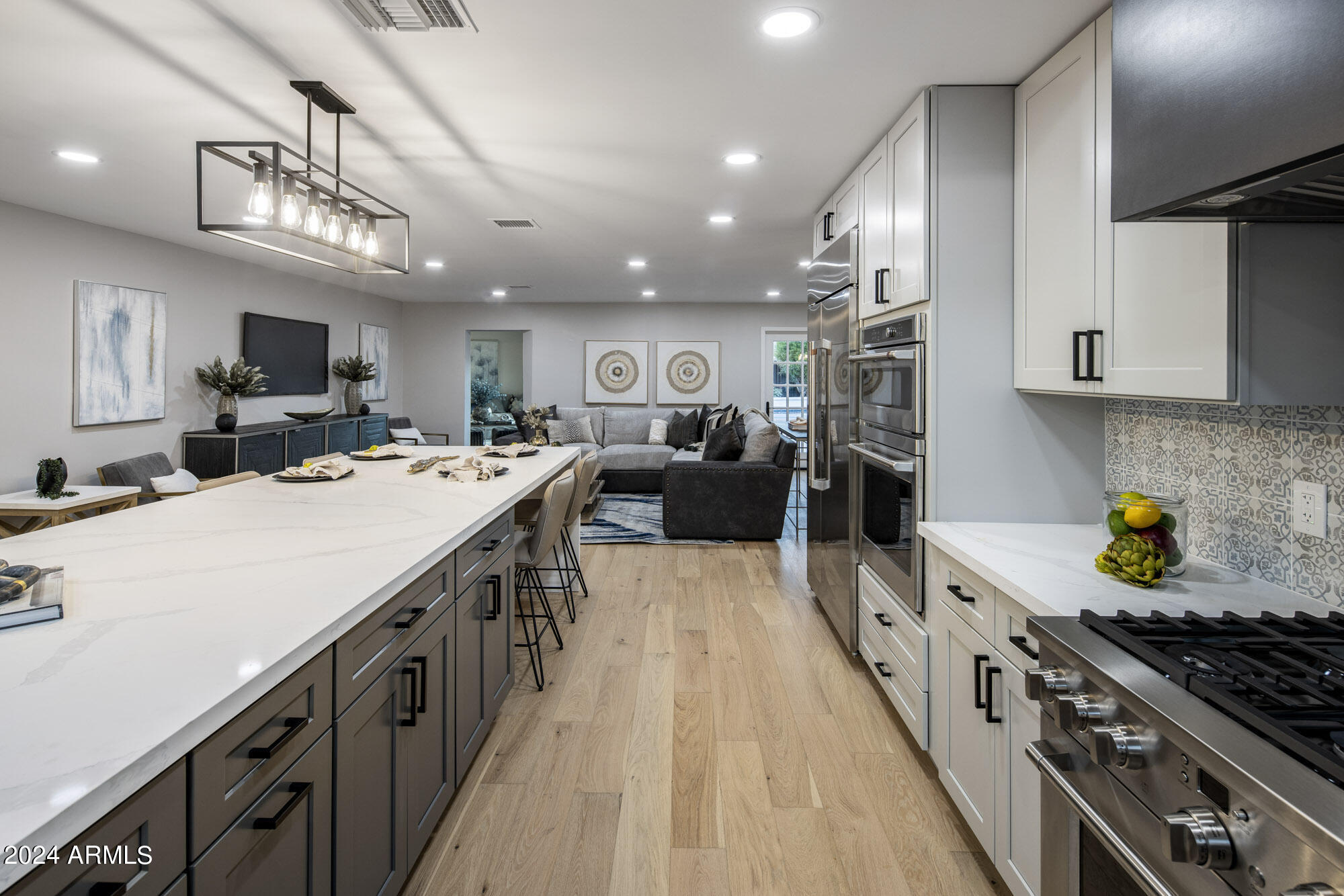 808 W BUTLER Drive