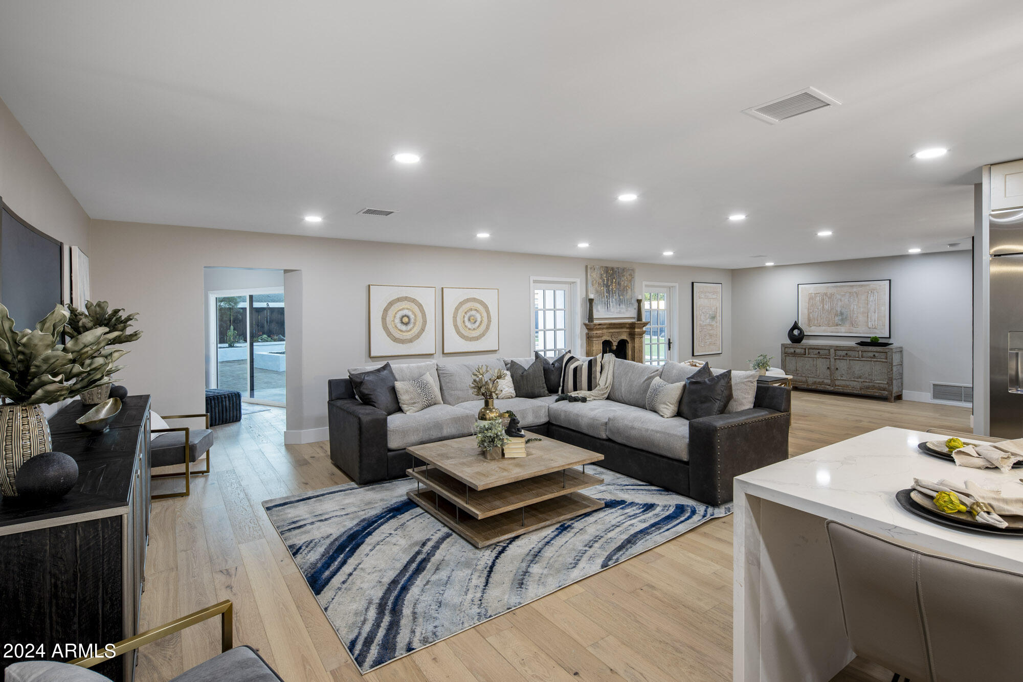 808 W BUTLER Drive