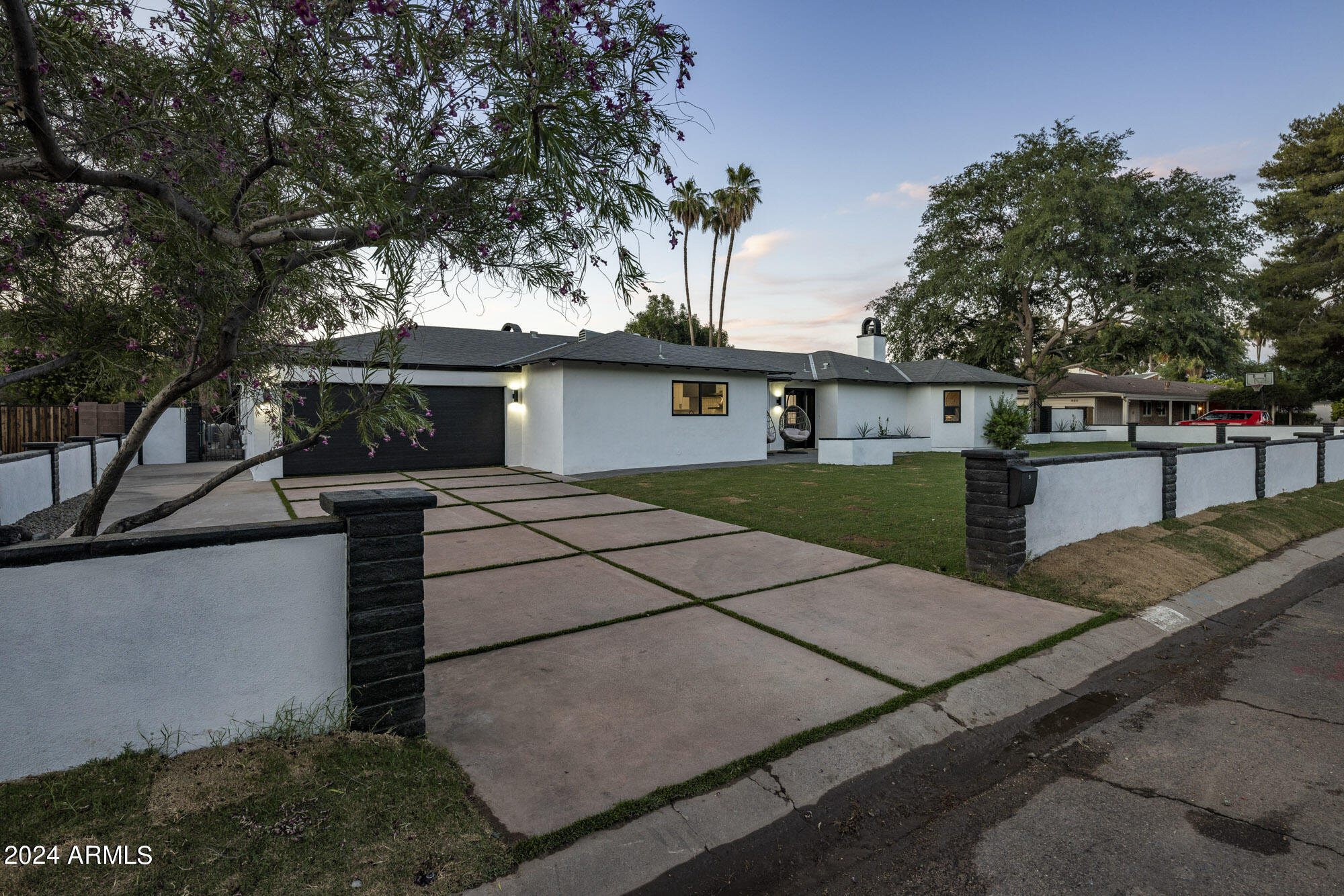 808 W BUTLER Drive