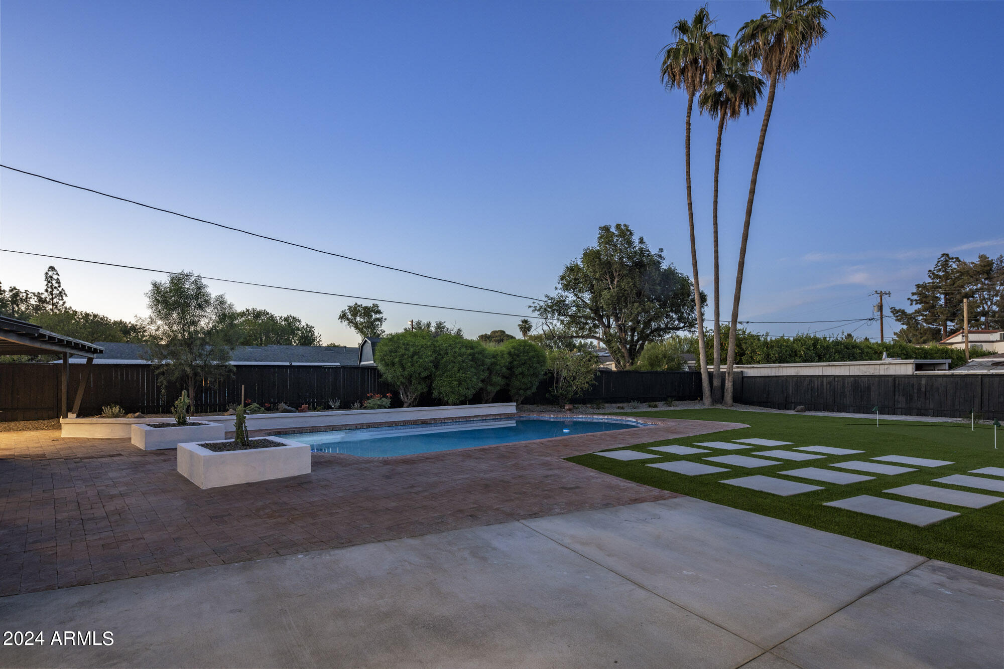 808 W BUTLER Drive