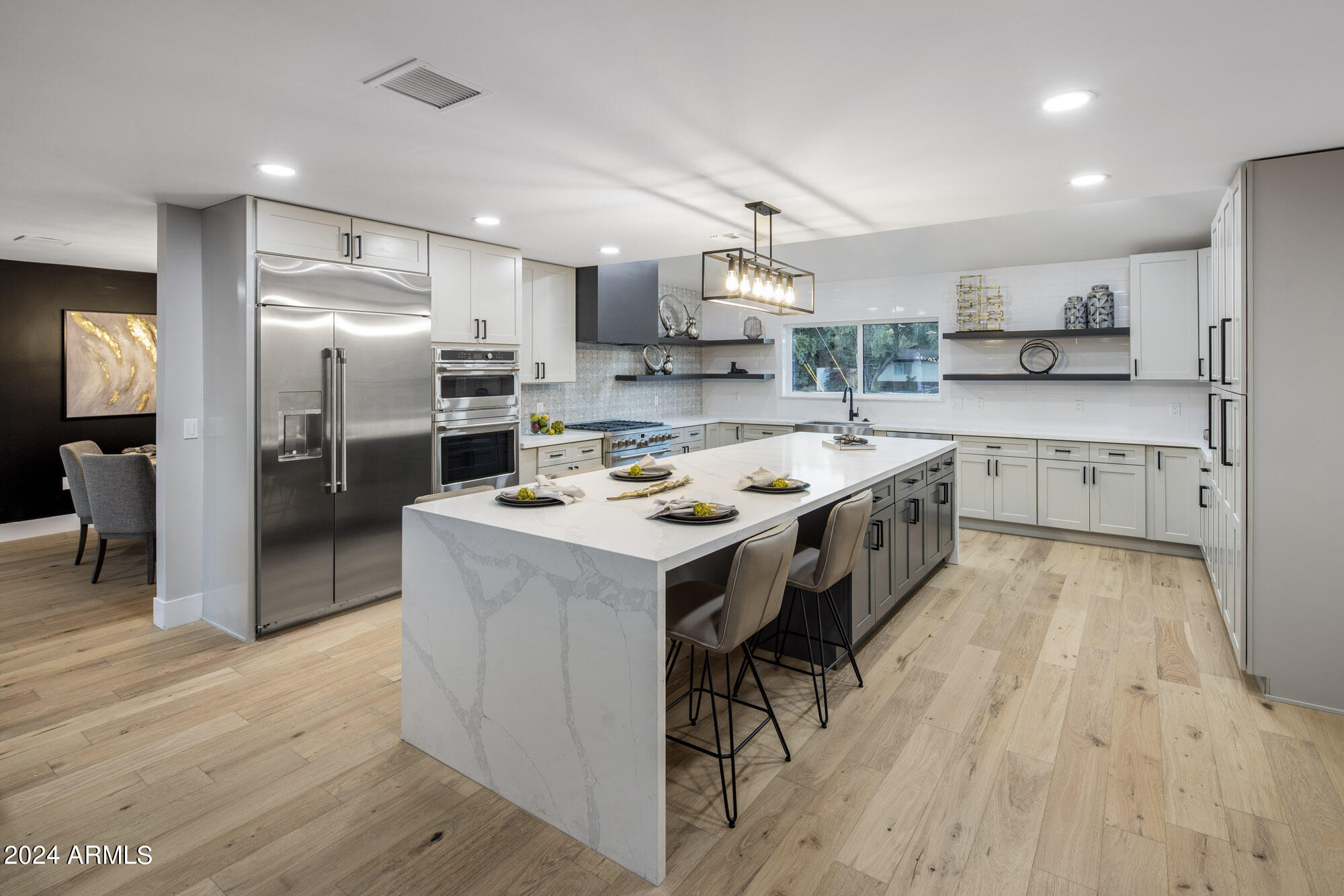 808 W BUTLER Drive