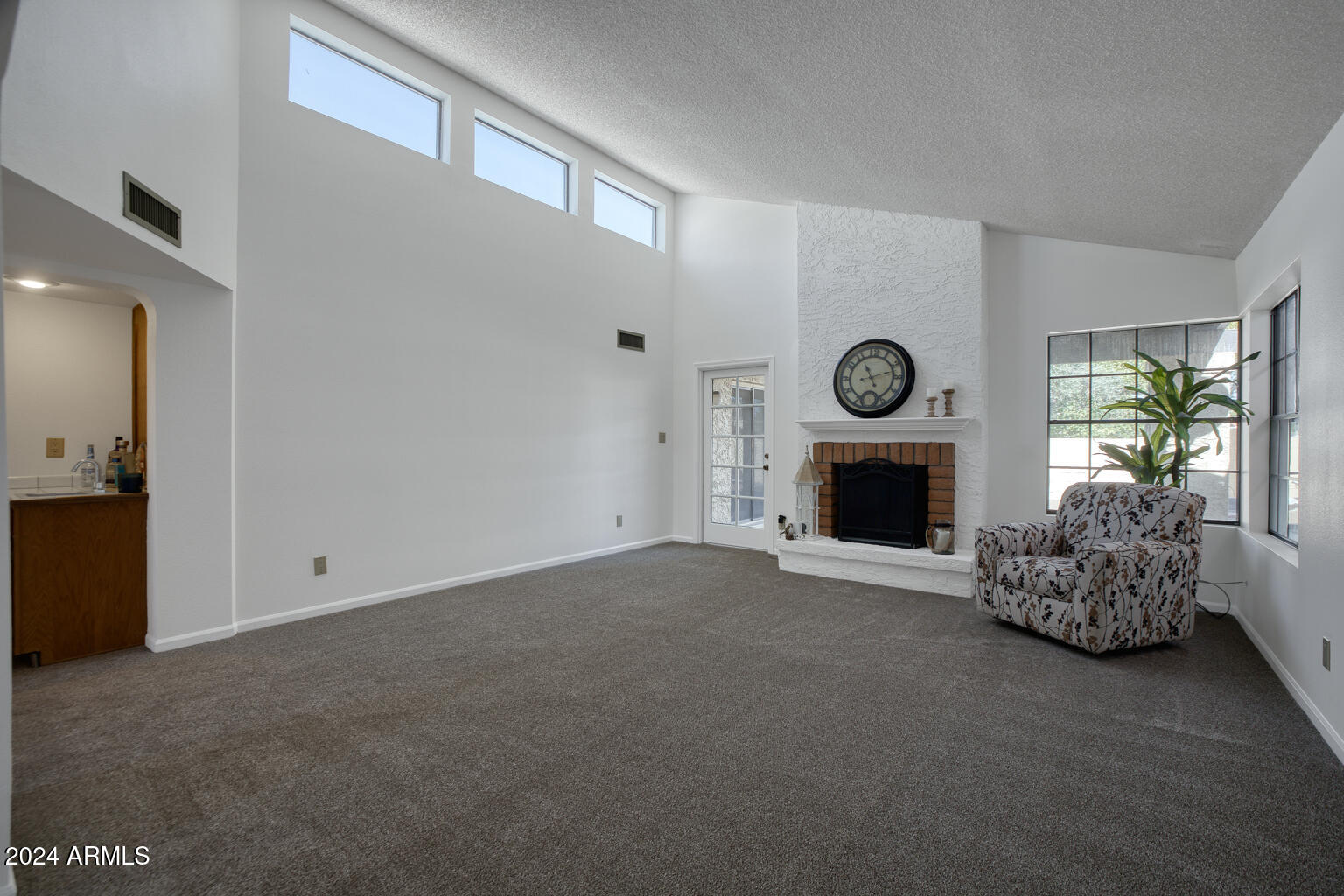 2116 W NOPAL Avenue