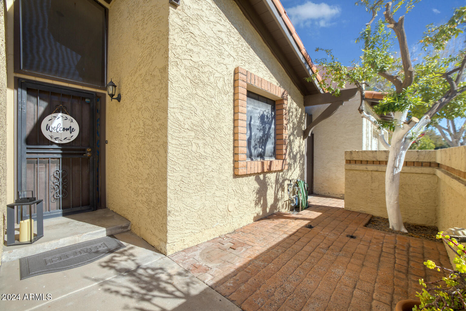 2116 W NOPAL Avenue