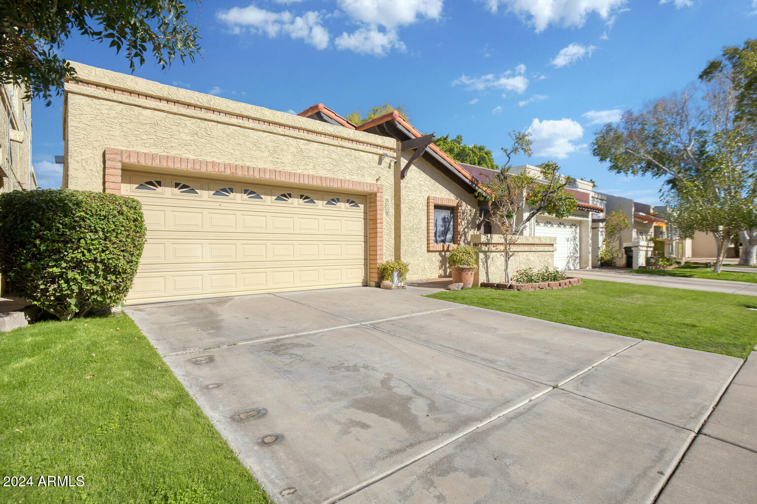 2116 W NOPAL Avenue