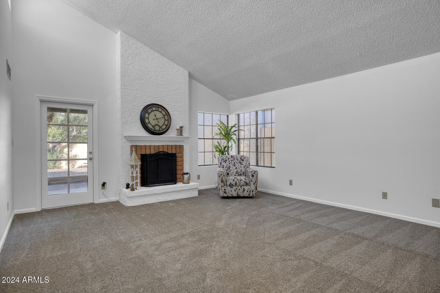 2116 W NOPAL Avenue