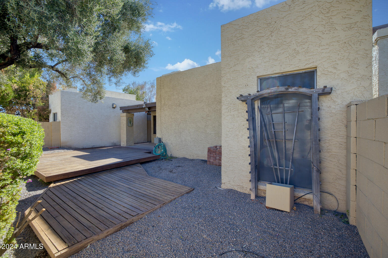 2116 W NOPAL Avenue