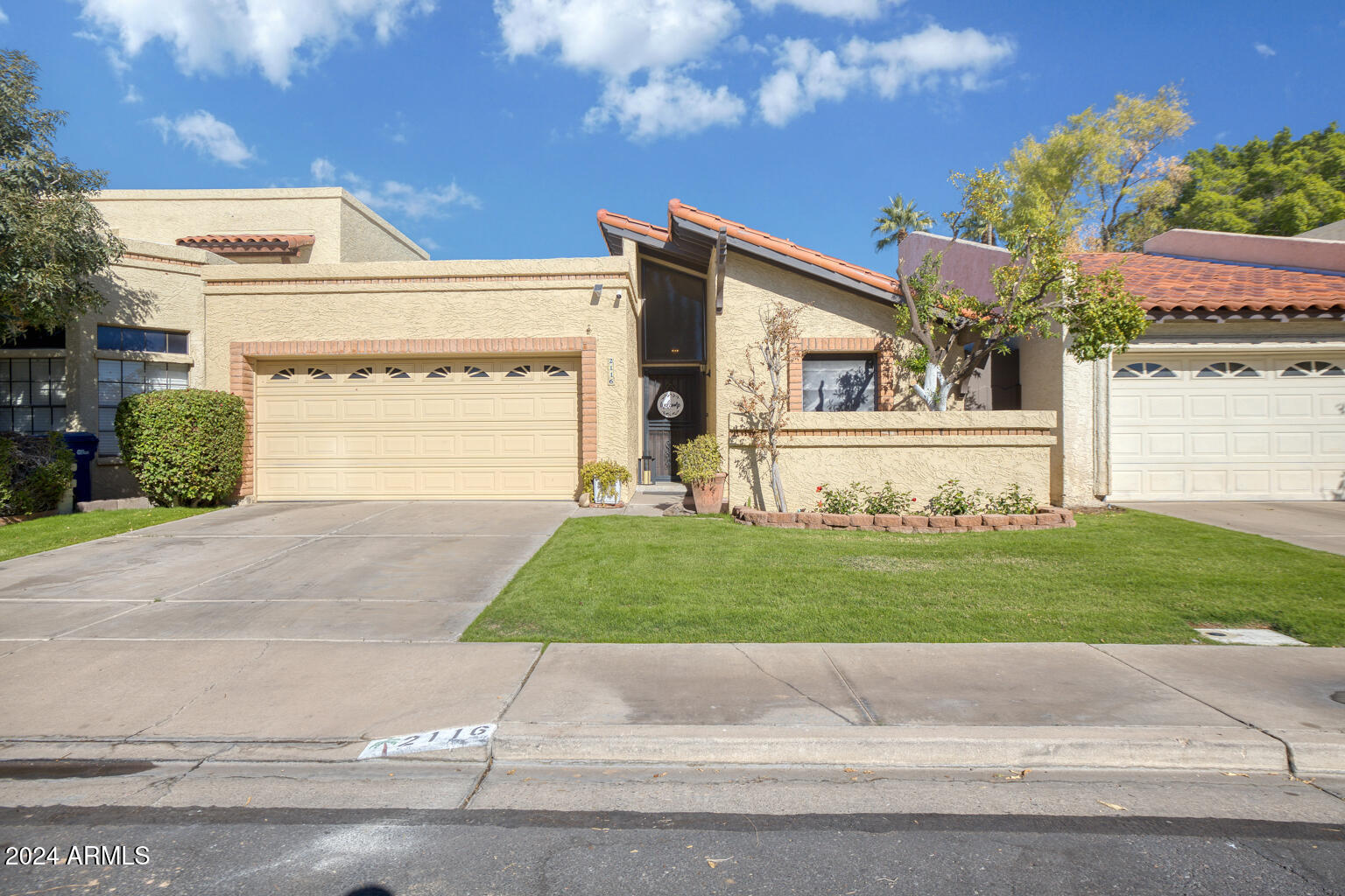 2116 W NOPAL Avenue