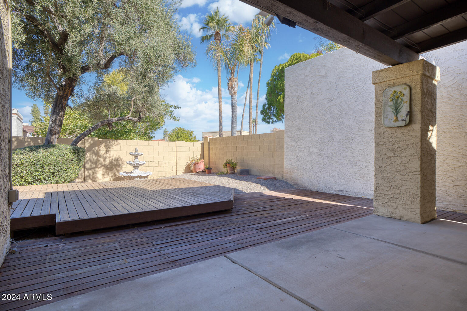 2116 W NOPAL Avenue