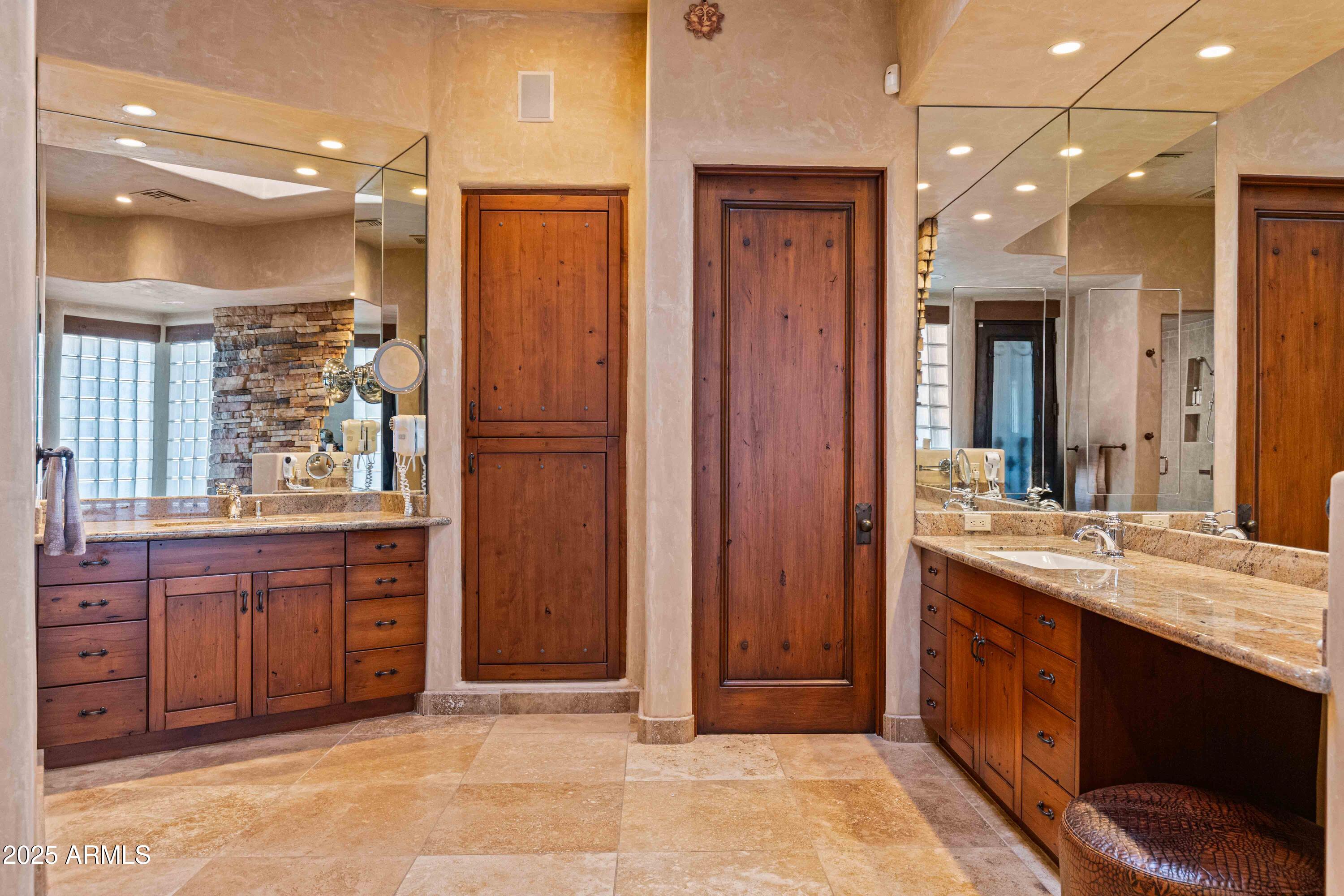 3307 N MOUNTAIN VIEW Road