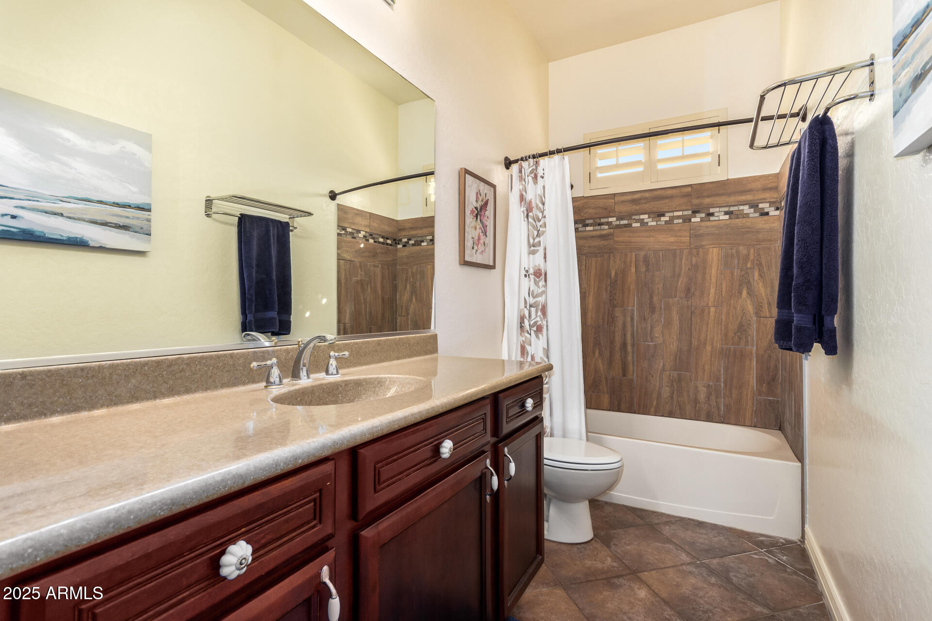 4352 E SANTA FE Court