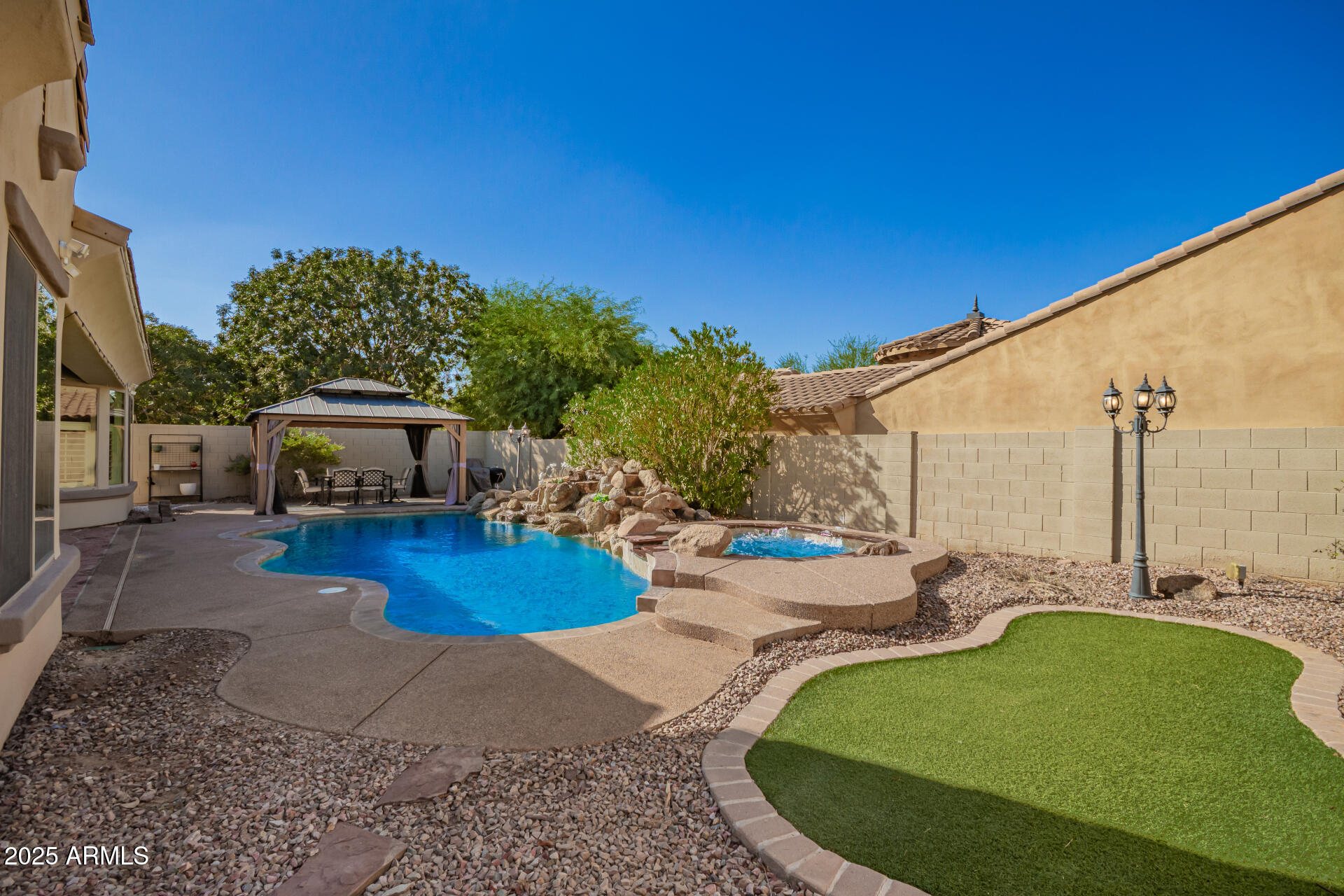 4352 E SANTA FE Court