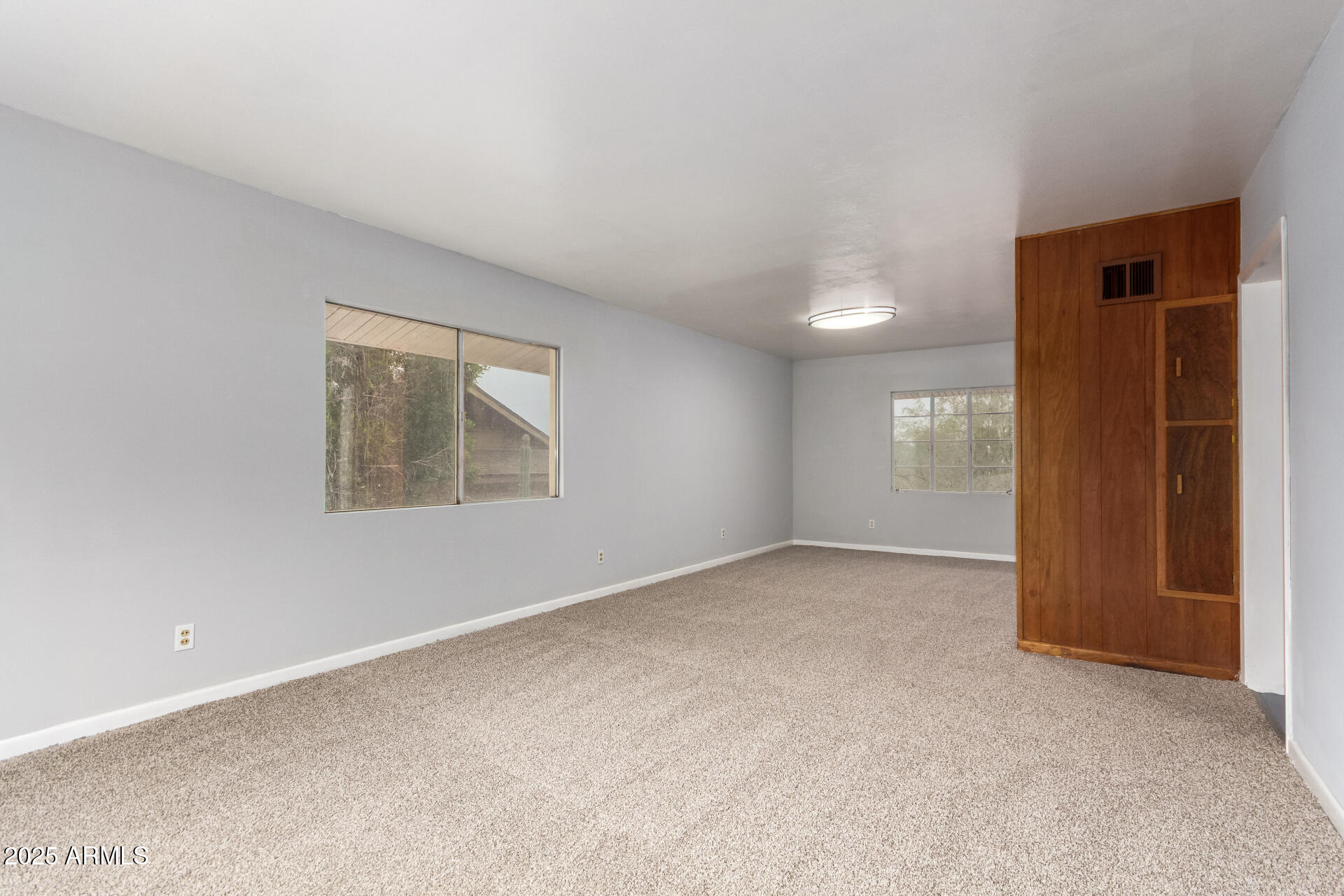 951 W SAHUARO Drive