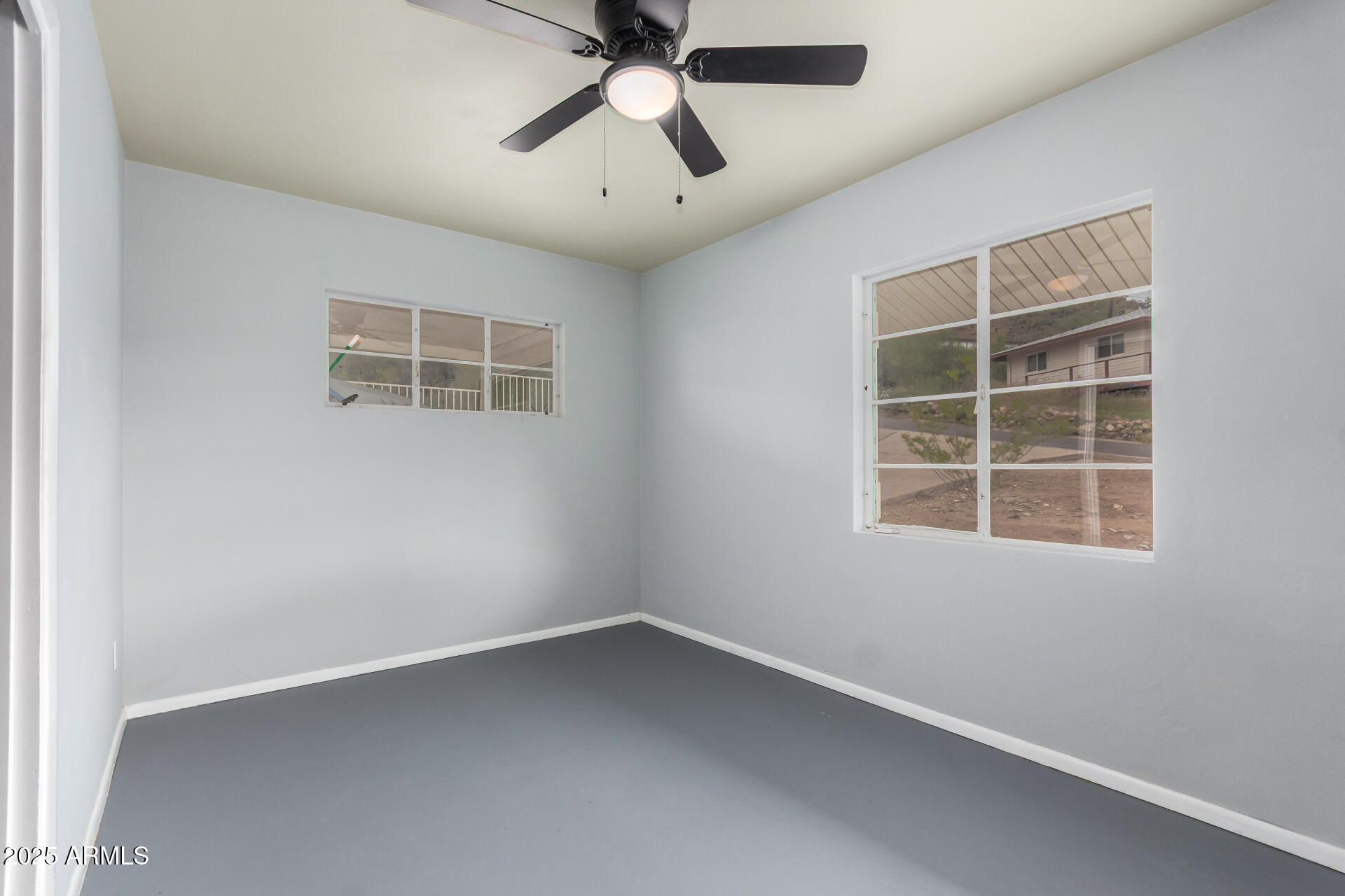 951 W SAHUARO Drive