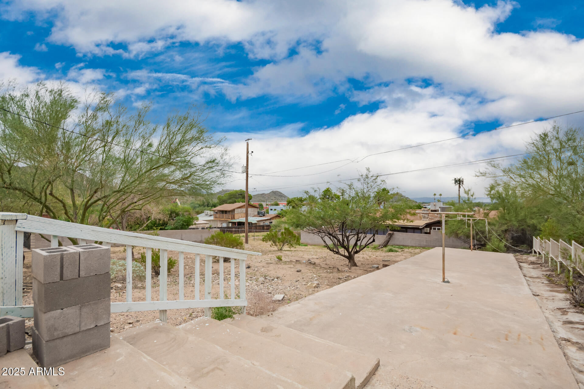951 W SAHUARO Drive