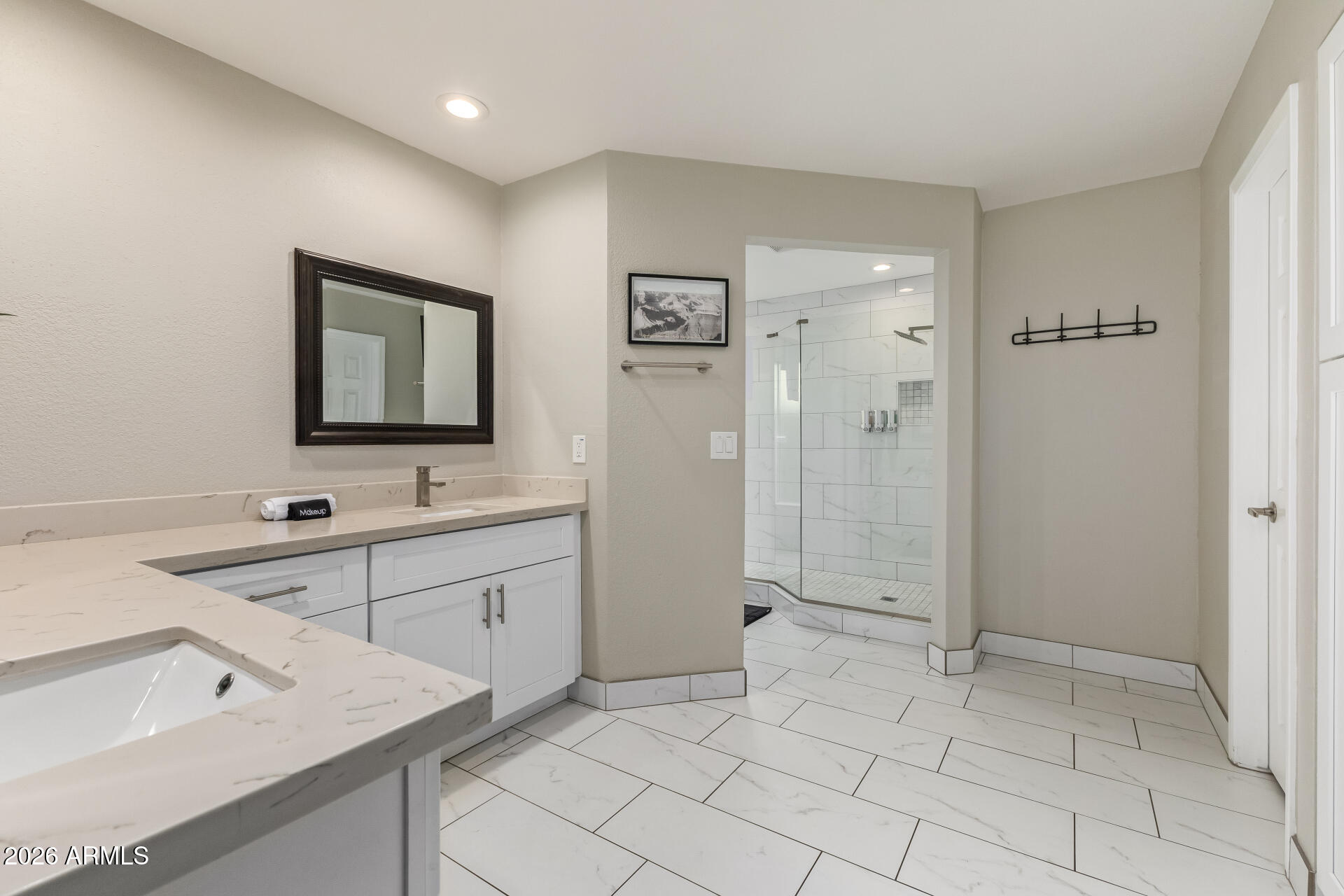 6022 E HILLERY Drive