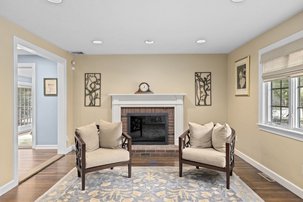 2 Flint Locke Ln